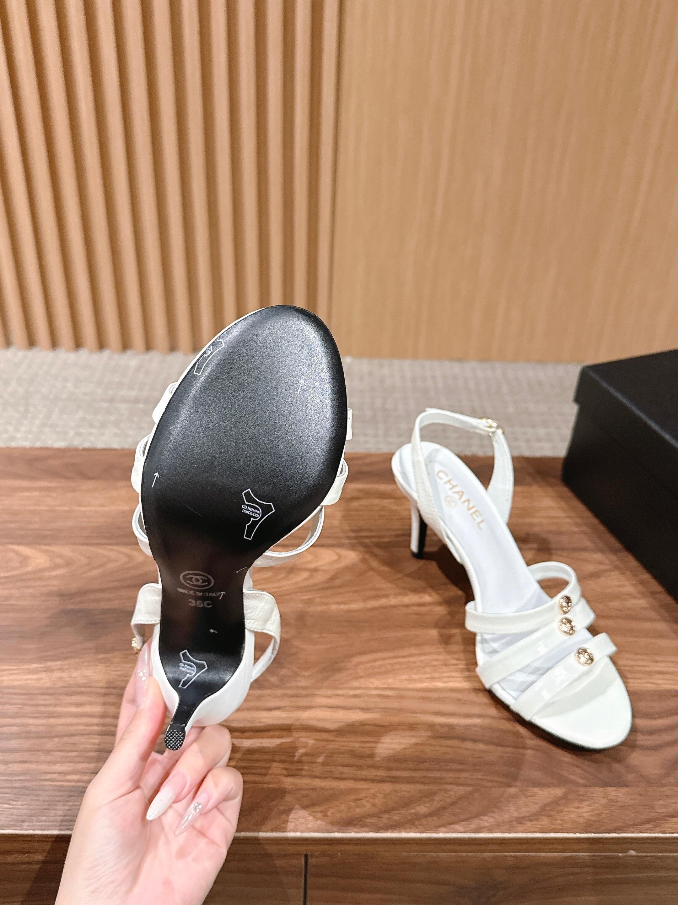 CC 26SS Sandal With Stud 8.5cm White Elephant Leather 692562