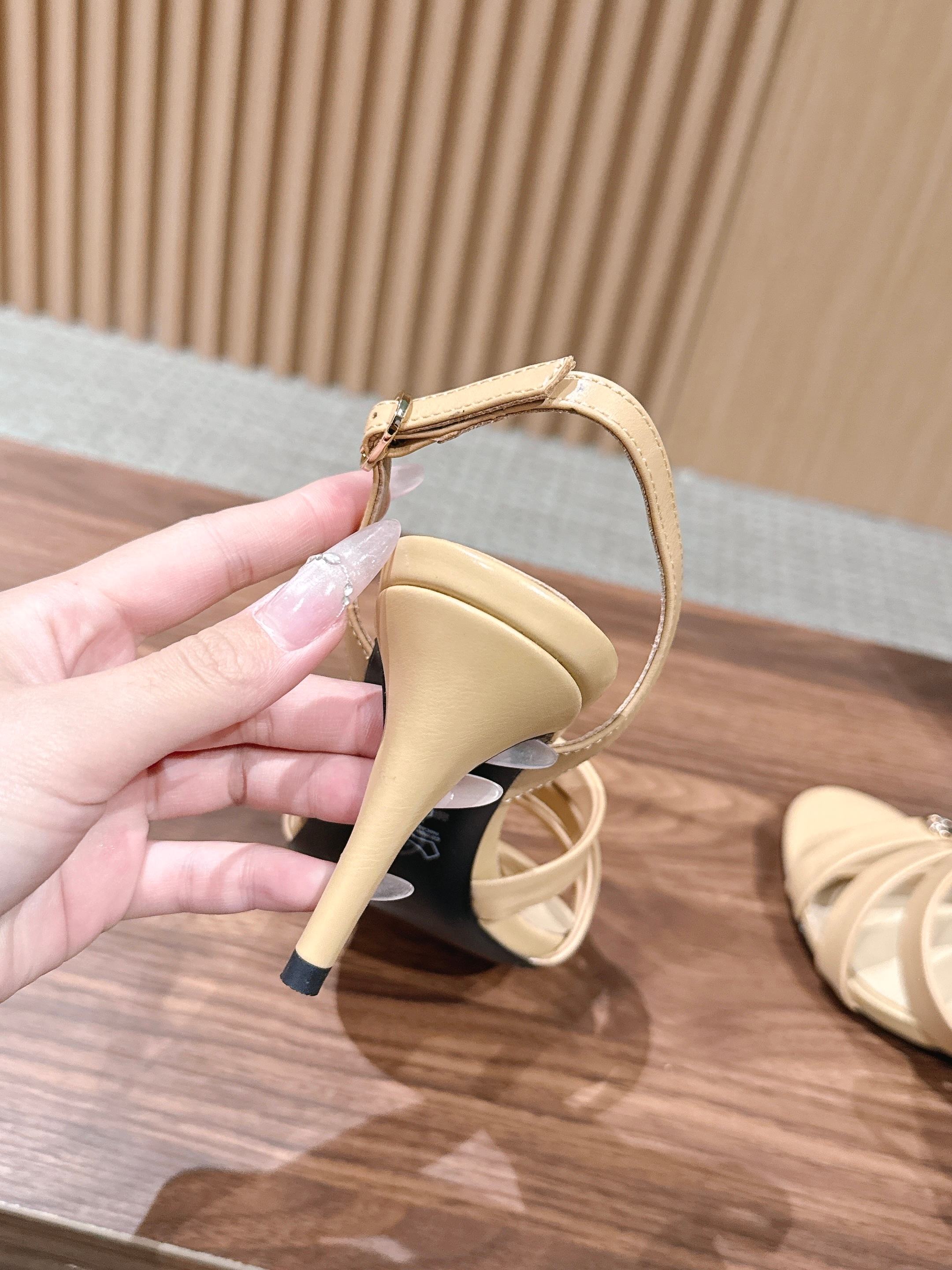 CC 26SS Sandal With Stud 8.5cm Beige Elephant Leather 692563