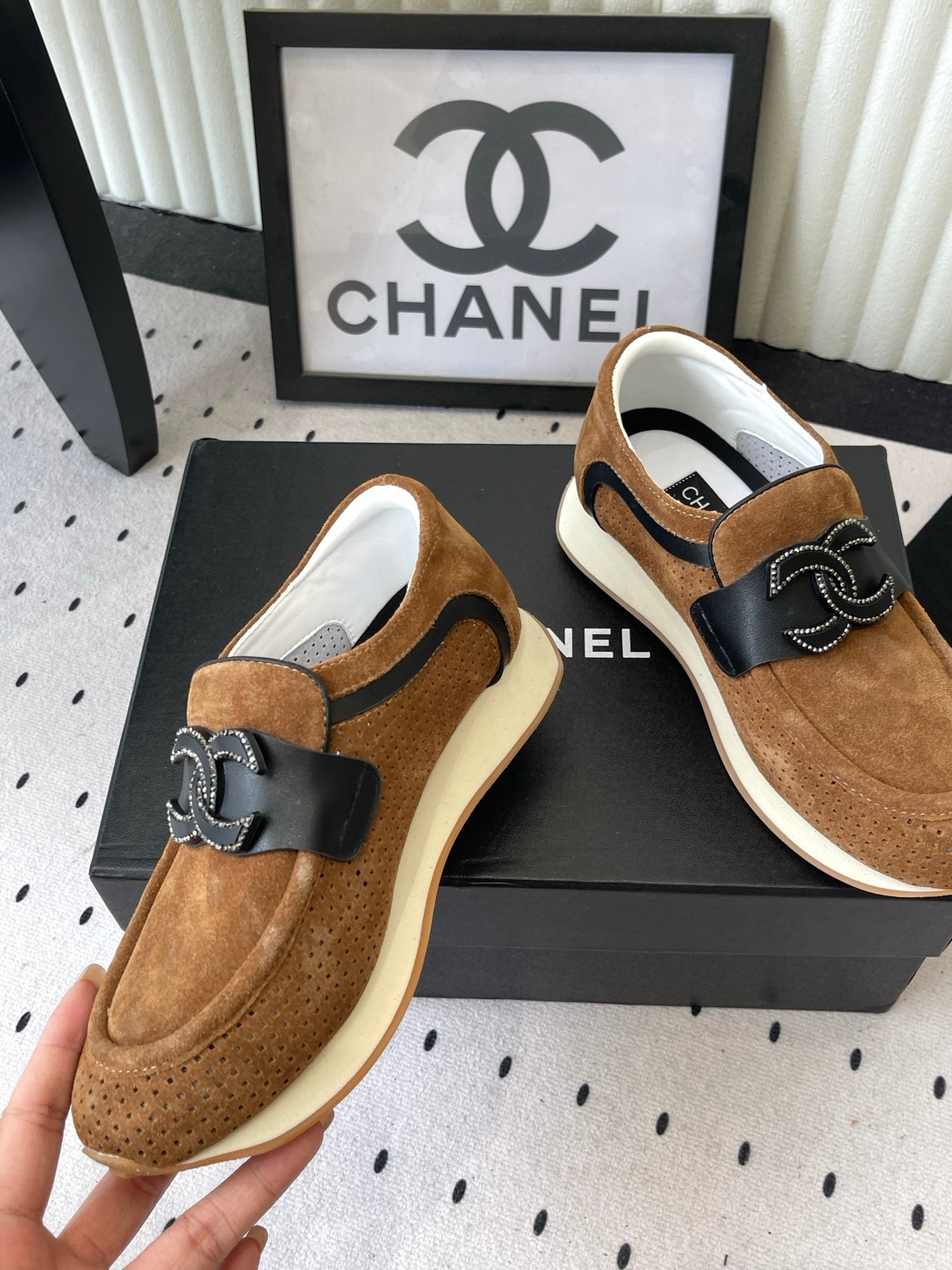 CC 26s Casual Sneakers Tan Brown Suede 892521