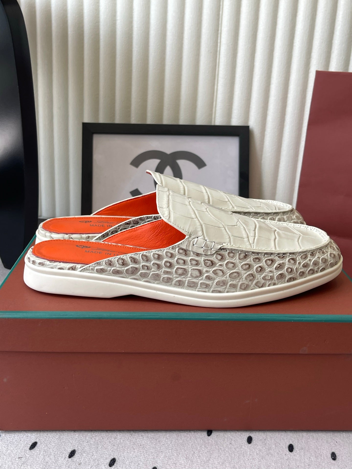 LP 26s Mule Loafers White Crocodile-Embossed Leather 892433