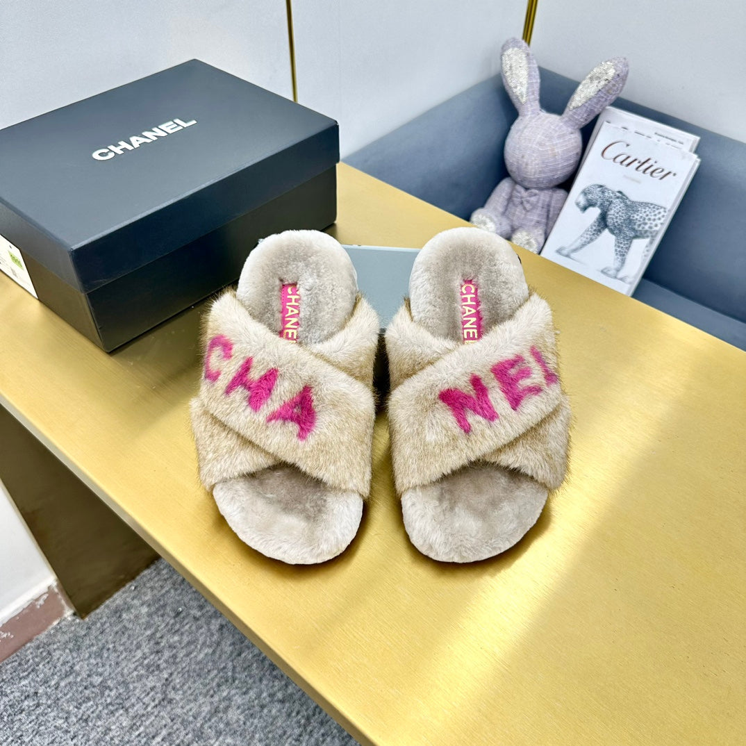CC 26s Crisscross Sandals Beige Pink Shearling 139993
