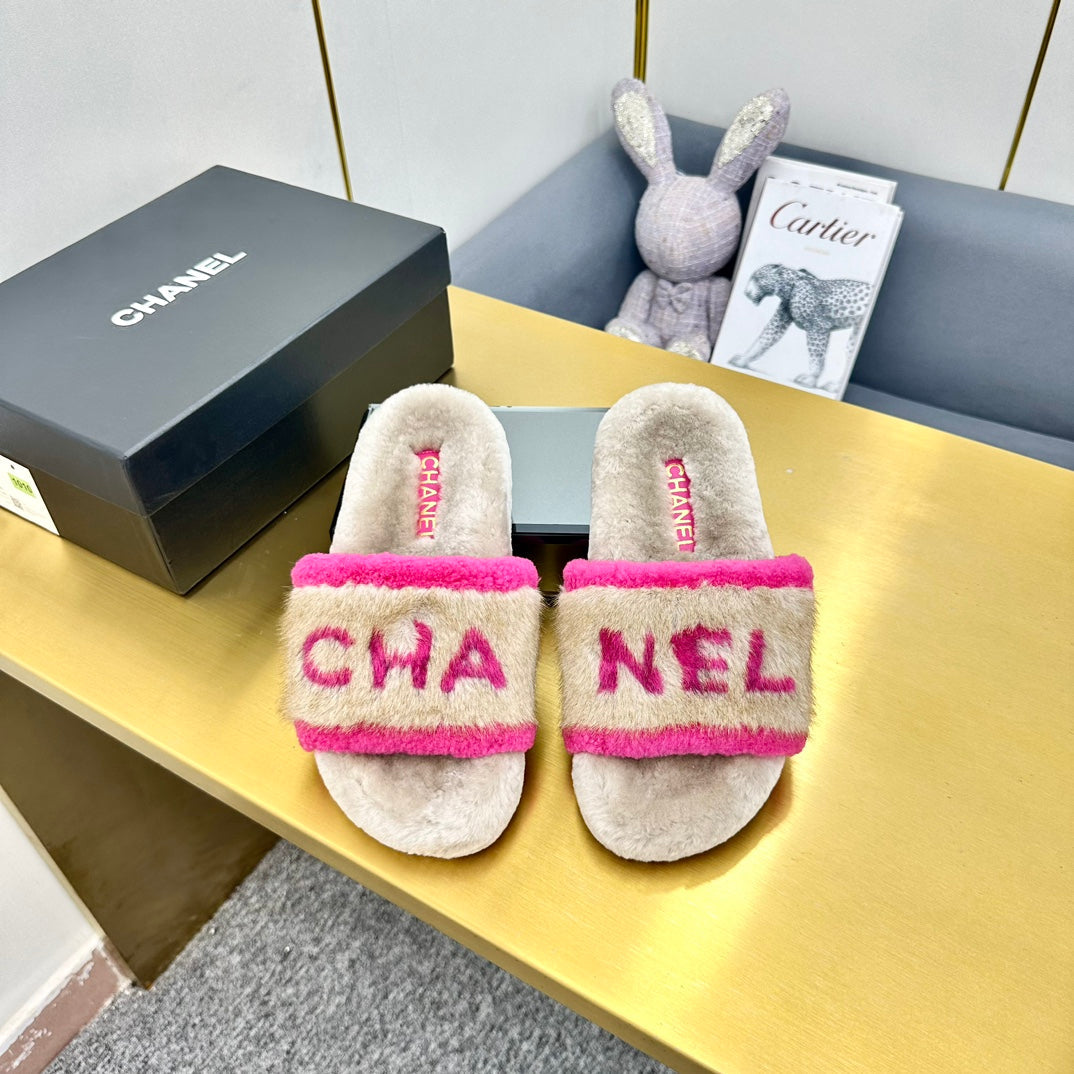 CC 26s Sandals Beige Pink Shearling 139996