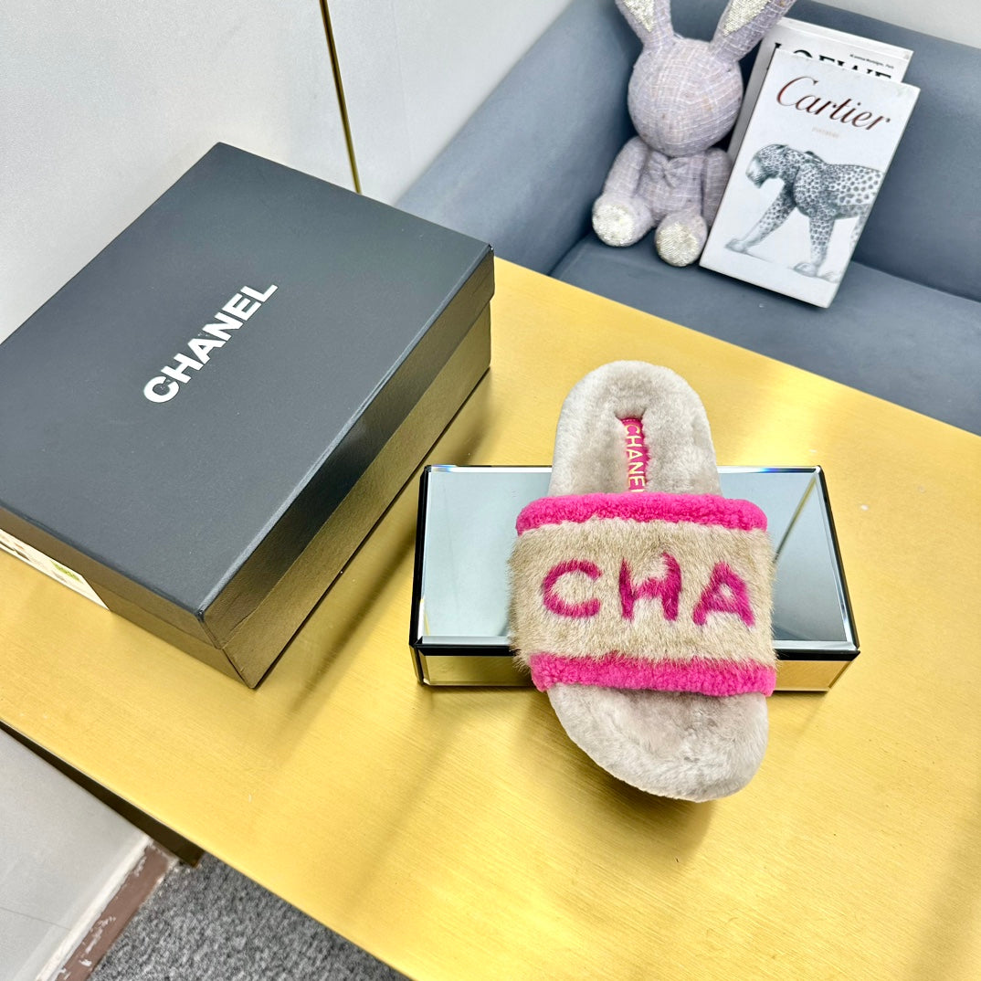 CC 26s Sandals Beige Pink Shearling 139996