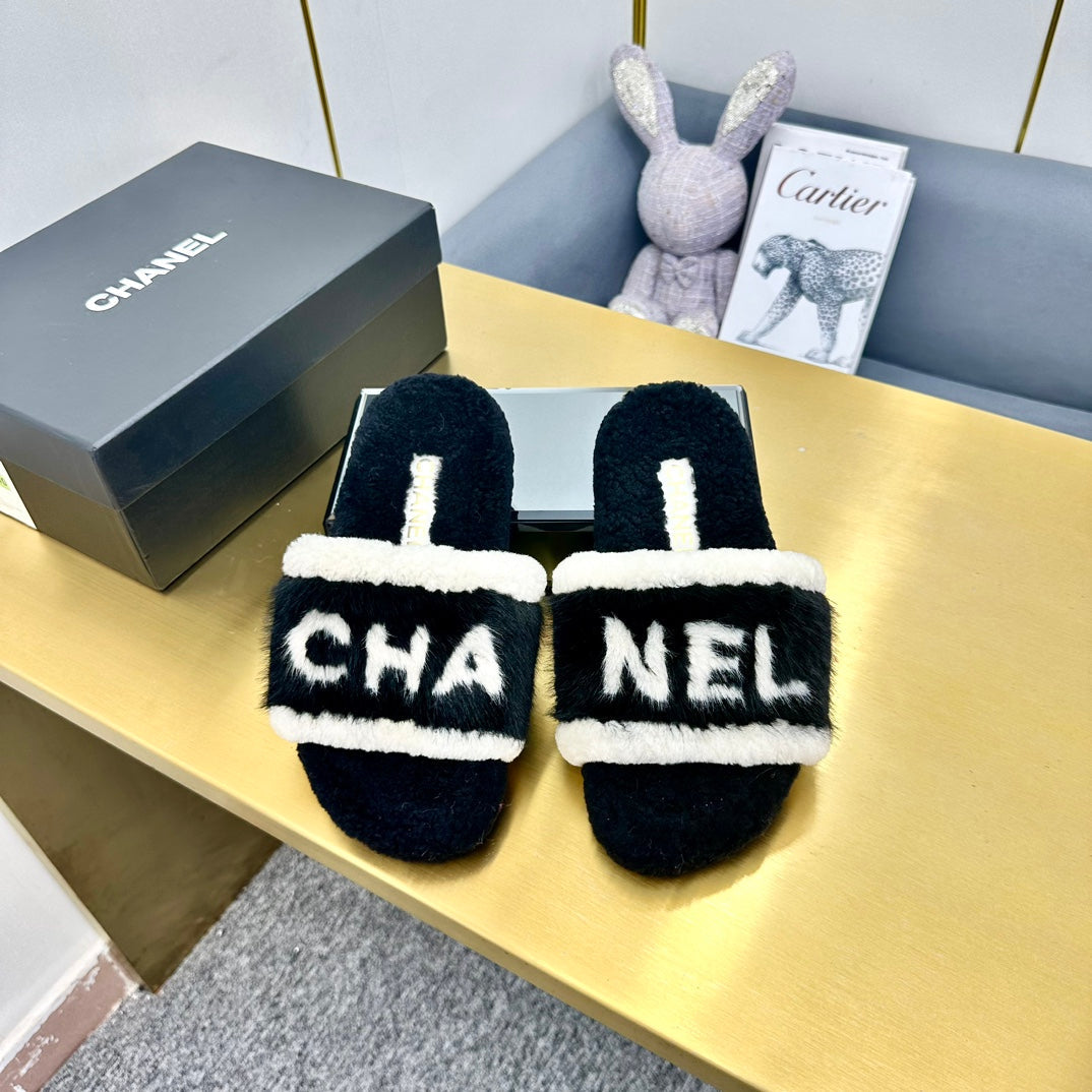 CC 26s Sandals Black White Shearling 139999