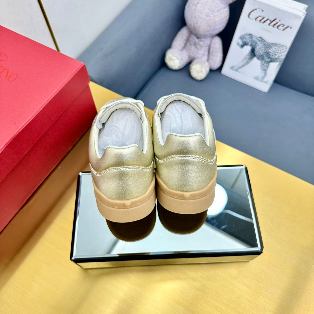 VT 26s Upvillage Sneakers Gold White Suede Leather 927023
