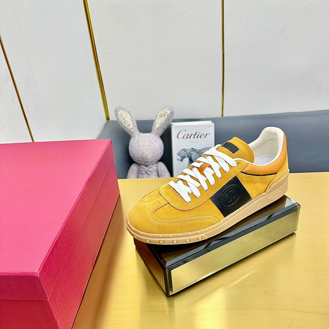 VT 26s Upvillage Sneakers Yellow Black Suede Leather 927027
