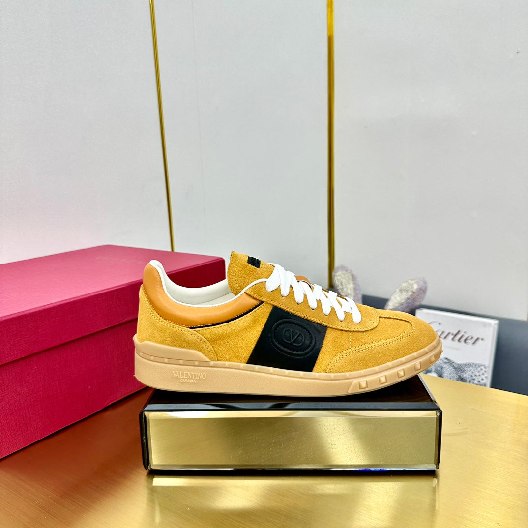 VT 26s Upvillage Sneakers Yellow Black Suede Leather 927027