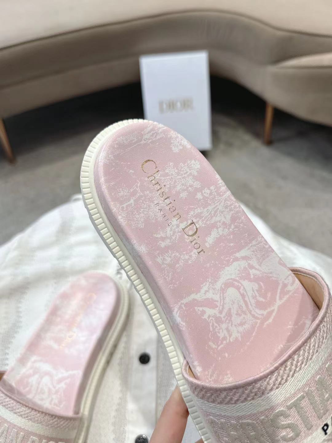 CD 26s Platform Sandals Light Pink White Leather Fabric 944466