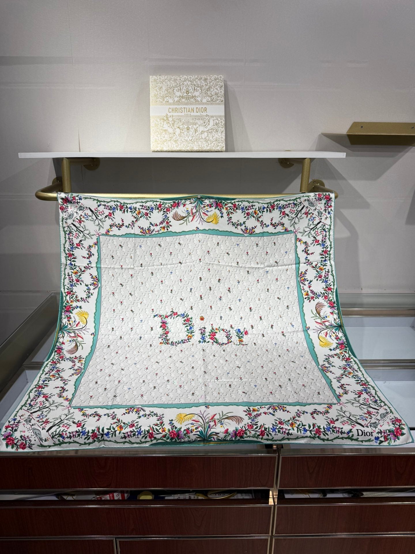 CD Dioramour Revolution Flowers 90 Scarf White Colorful Silk Twill