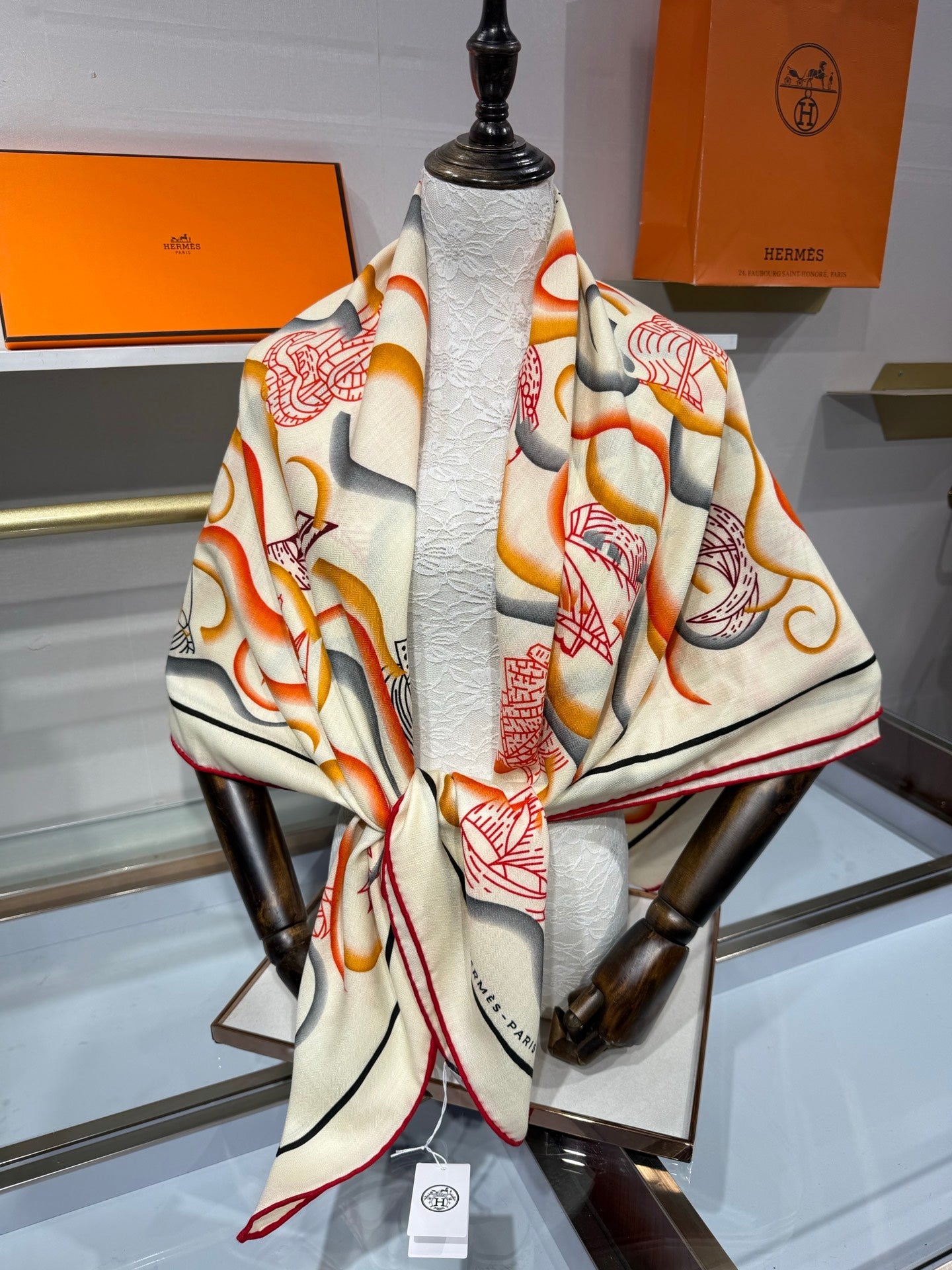 HM 26s L'Appel du Large Shawl 140 x140 Cashmere Mulberry Silk 215668