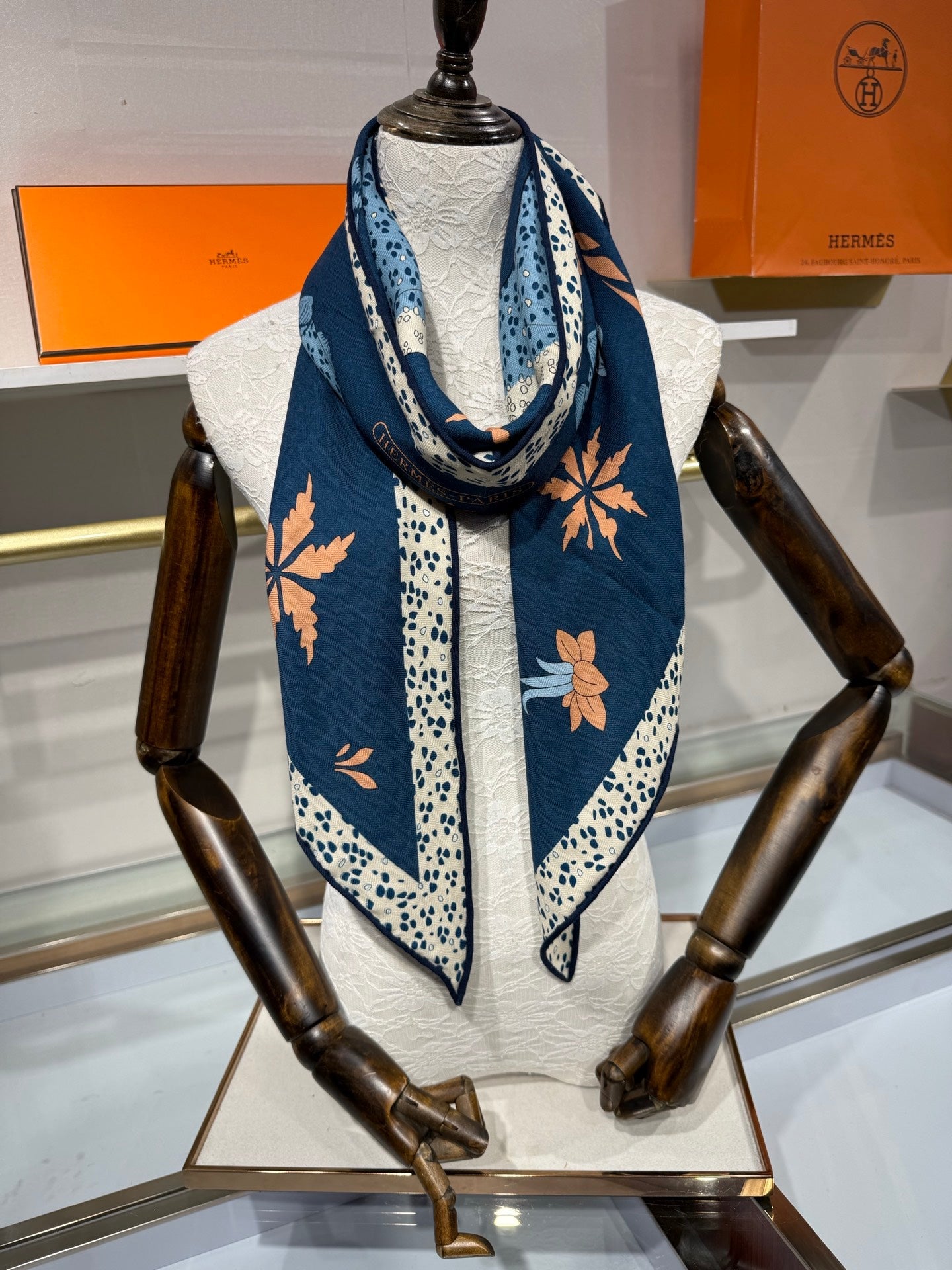 HM 26s Scarf 140 In Cashmere And Silk 216583