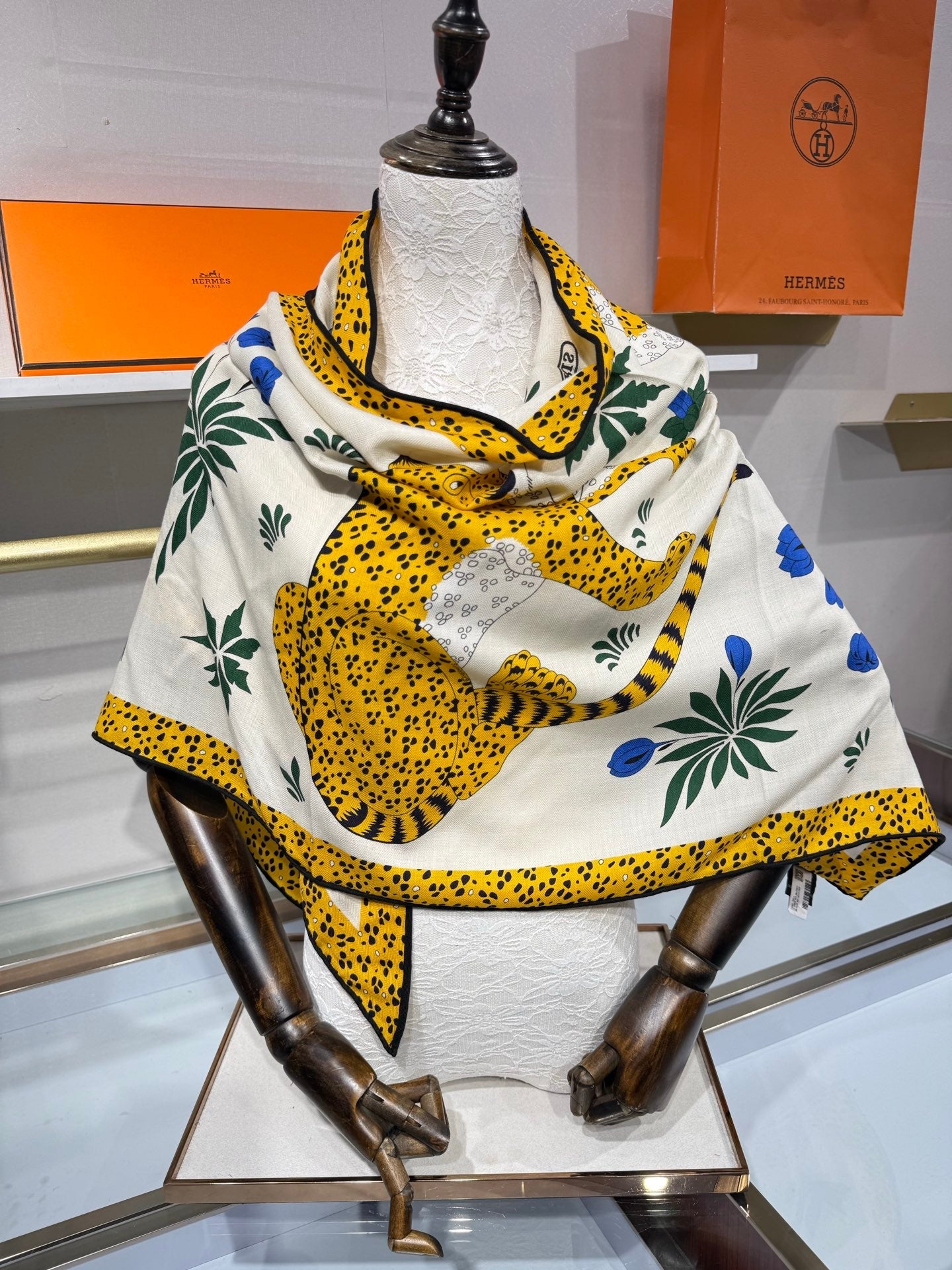 HM 26s Scarf 140 In Cashmere And Silk 216589