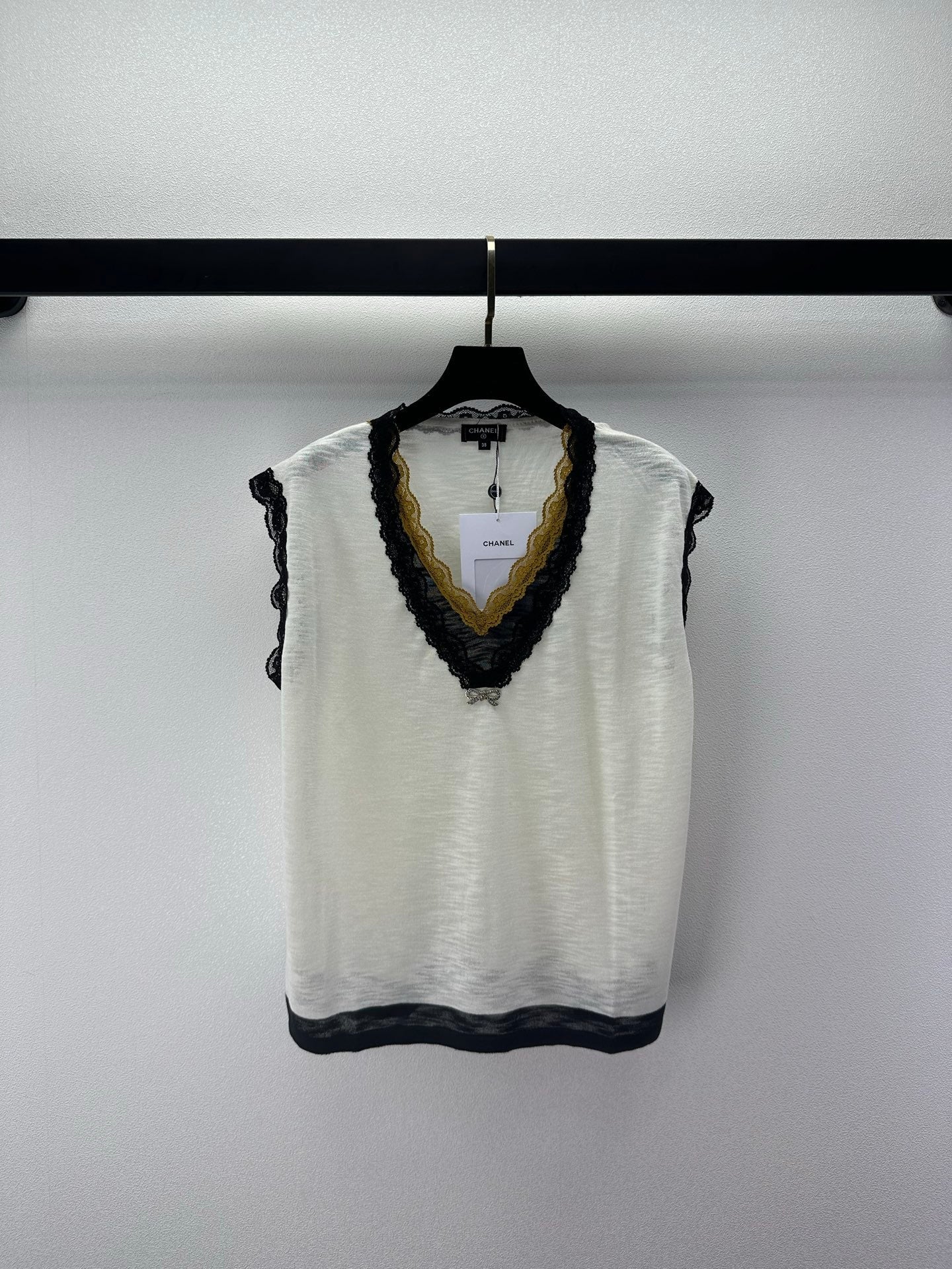 CC 26s V-neck Vest Cream Wool Acrylic Nylon 395467