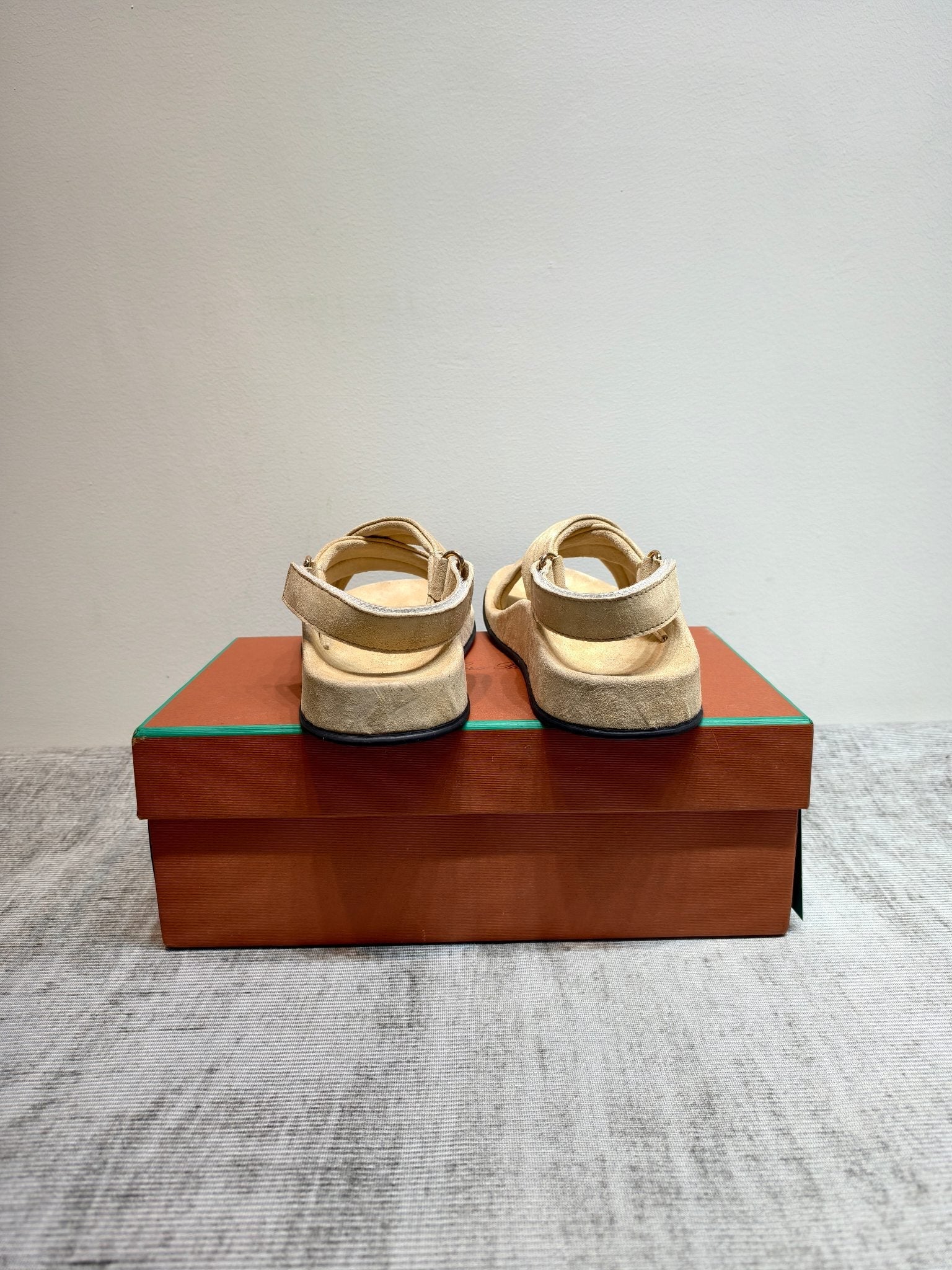 LP 26s Hector Sandal Khaki Suede 864861