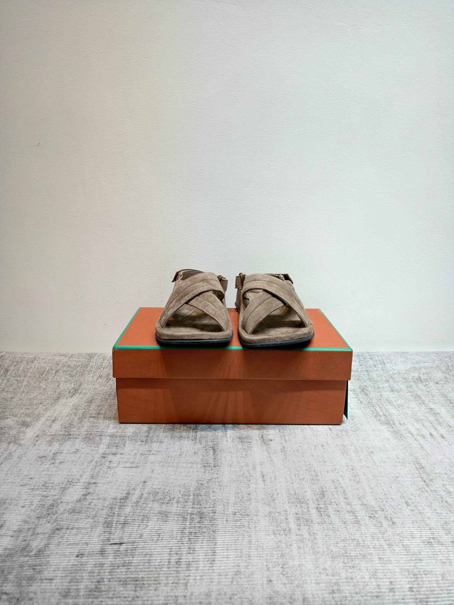 LP 26s Hector Sandal Taupe Suede 864862