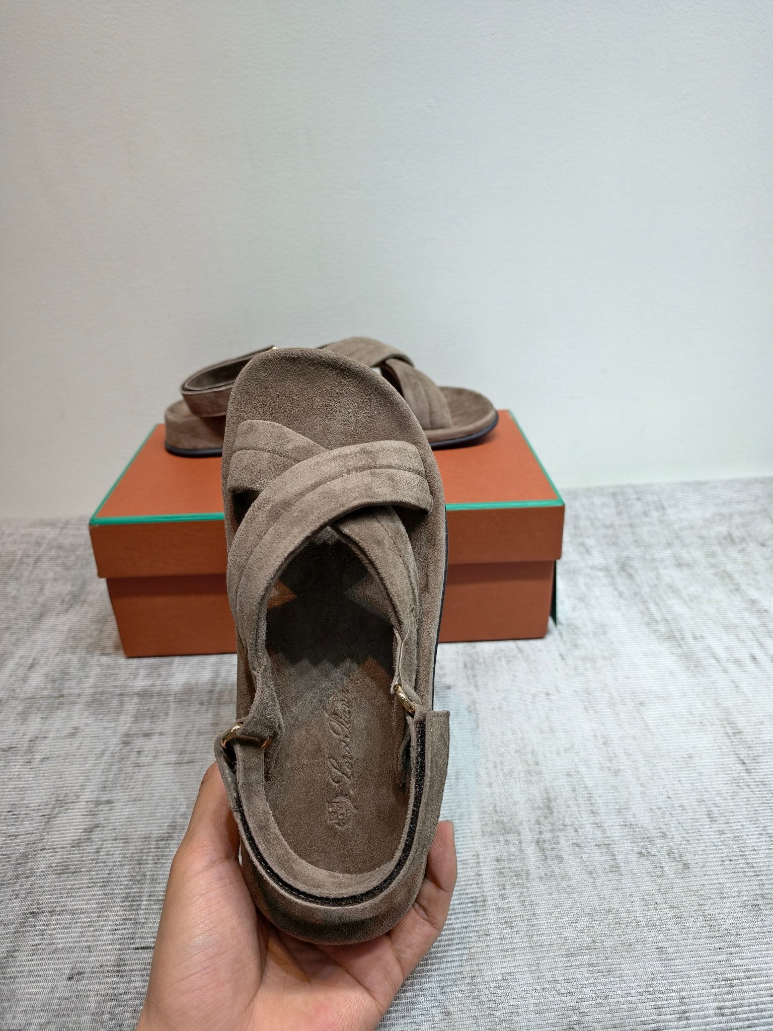 LP 26s Hector Sandal Taupe Suede 864862