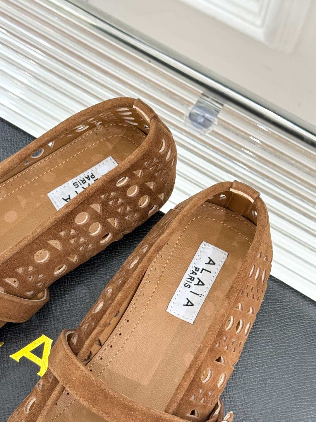 Alaia Women's Ballet Flat Brown Beige Suede 293222