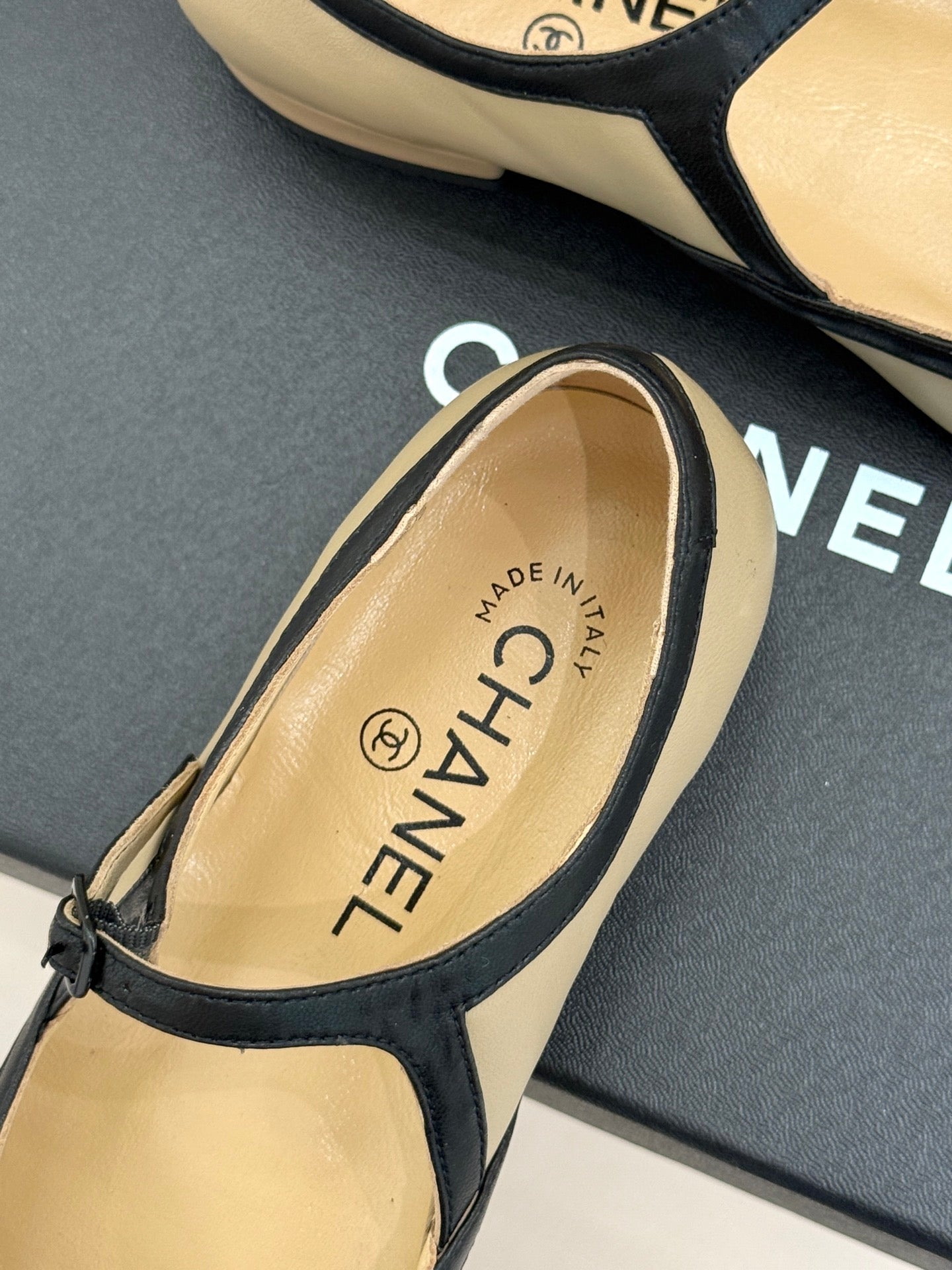 CC 26s Square-Toe Mary Jane Shoes Orange Beige Leather 920419