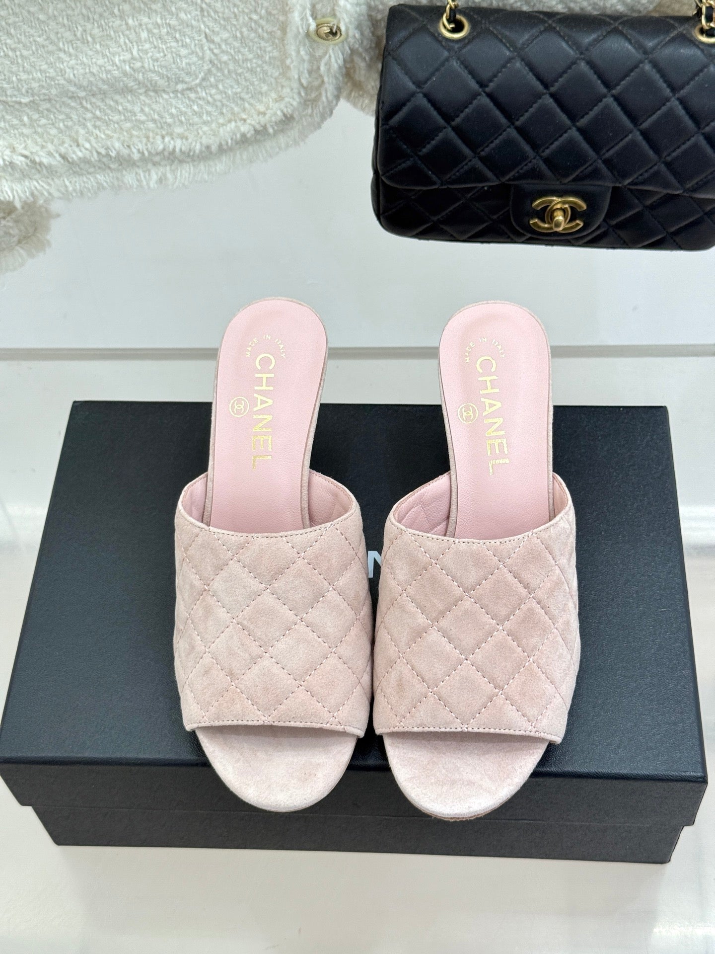 CC 26s High-Heeled Sandals Muted Pink Diamond-Patterned Suede 920297