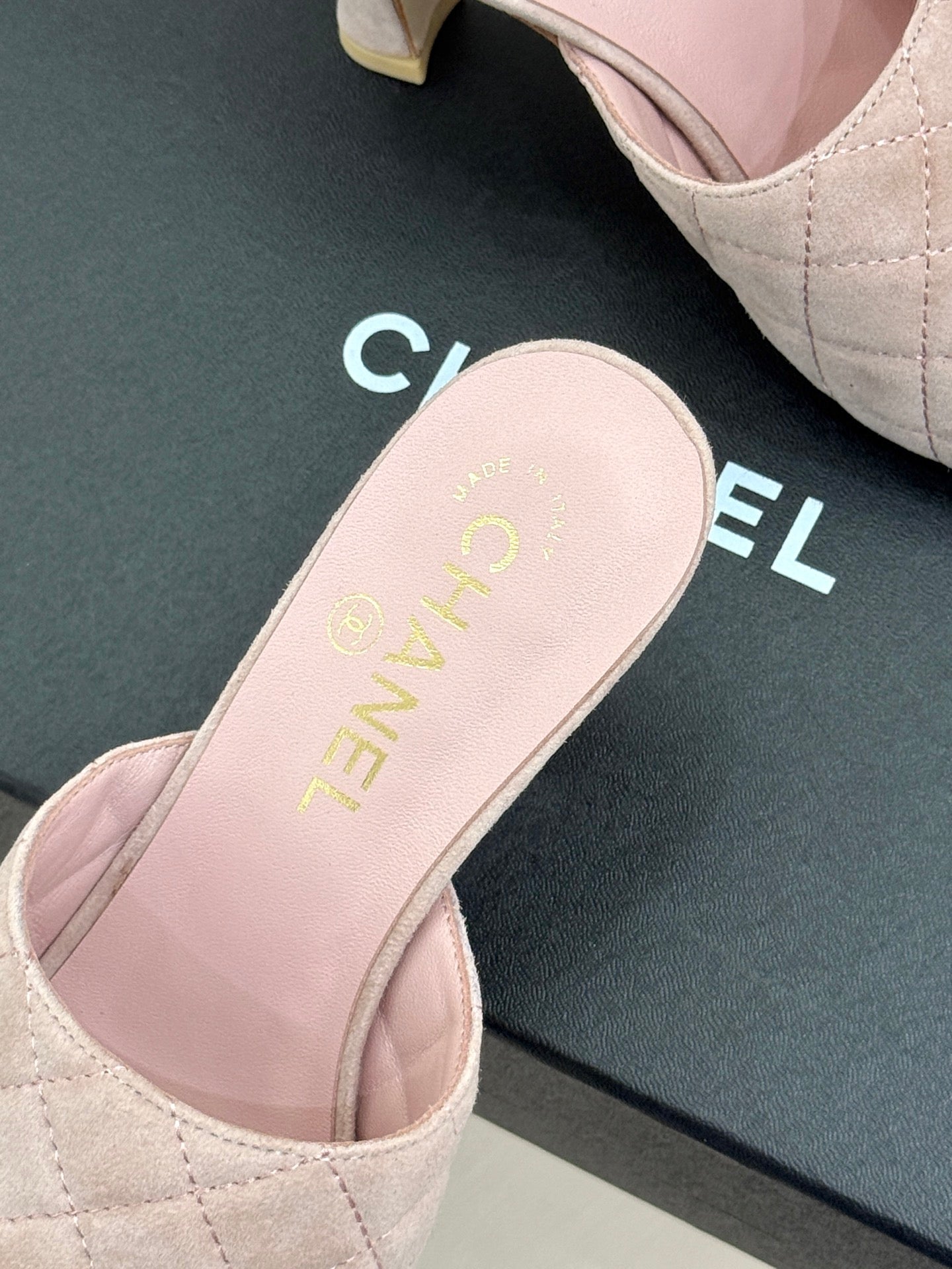 CC 26s High-Heeled Sandals Muted Pink Diamond-Patterned Suede 920297