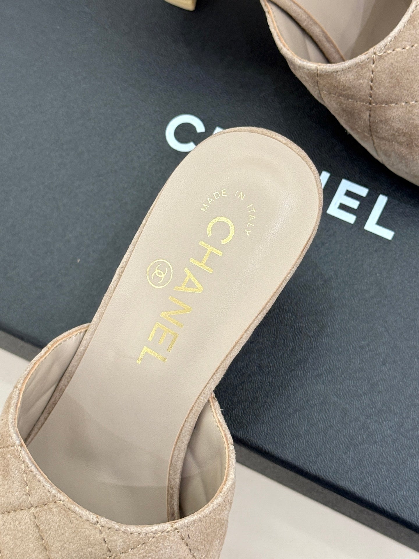 CC 26s High-Heeled Sandals Light Taupe Diamond-Patterned Suede 920299