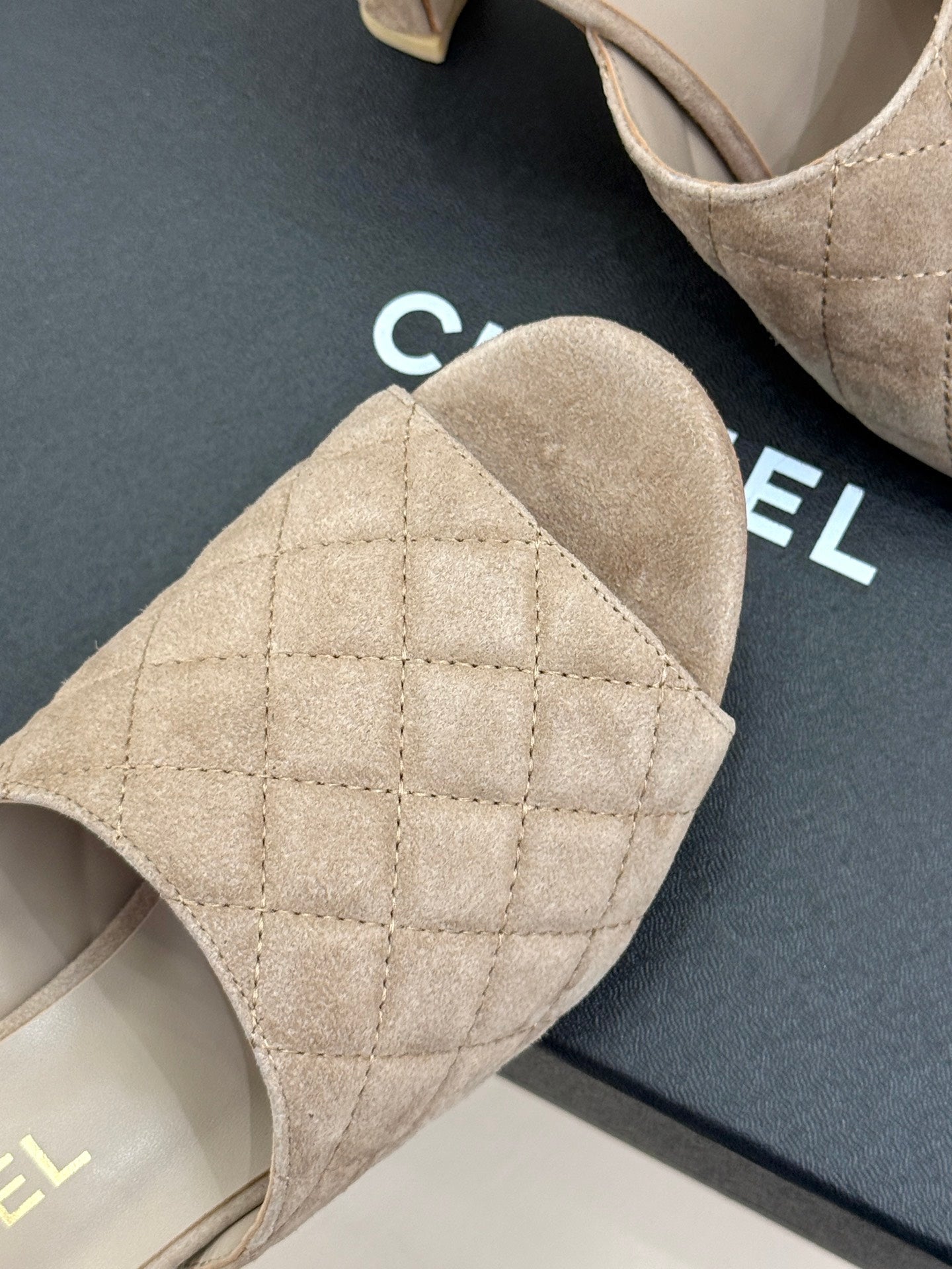 CC 26s High-Heeled Sandals Light Taupe Diamond-Patterned Suede 920299