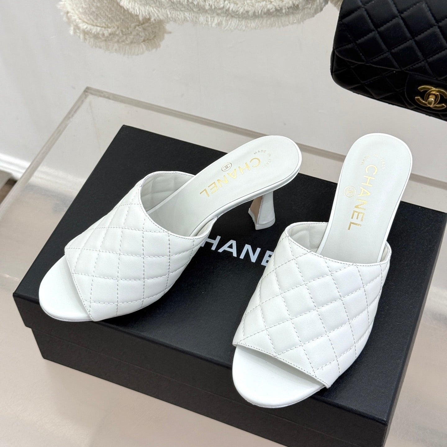 CC 26s High-Heeled Sandals White Diamond-Patterned Leather 920300