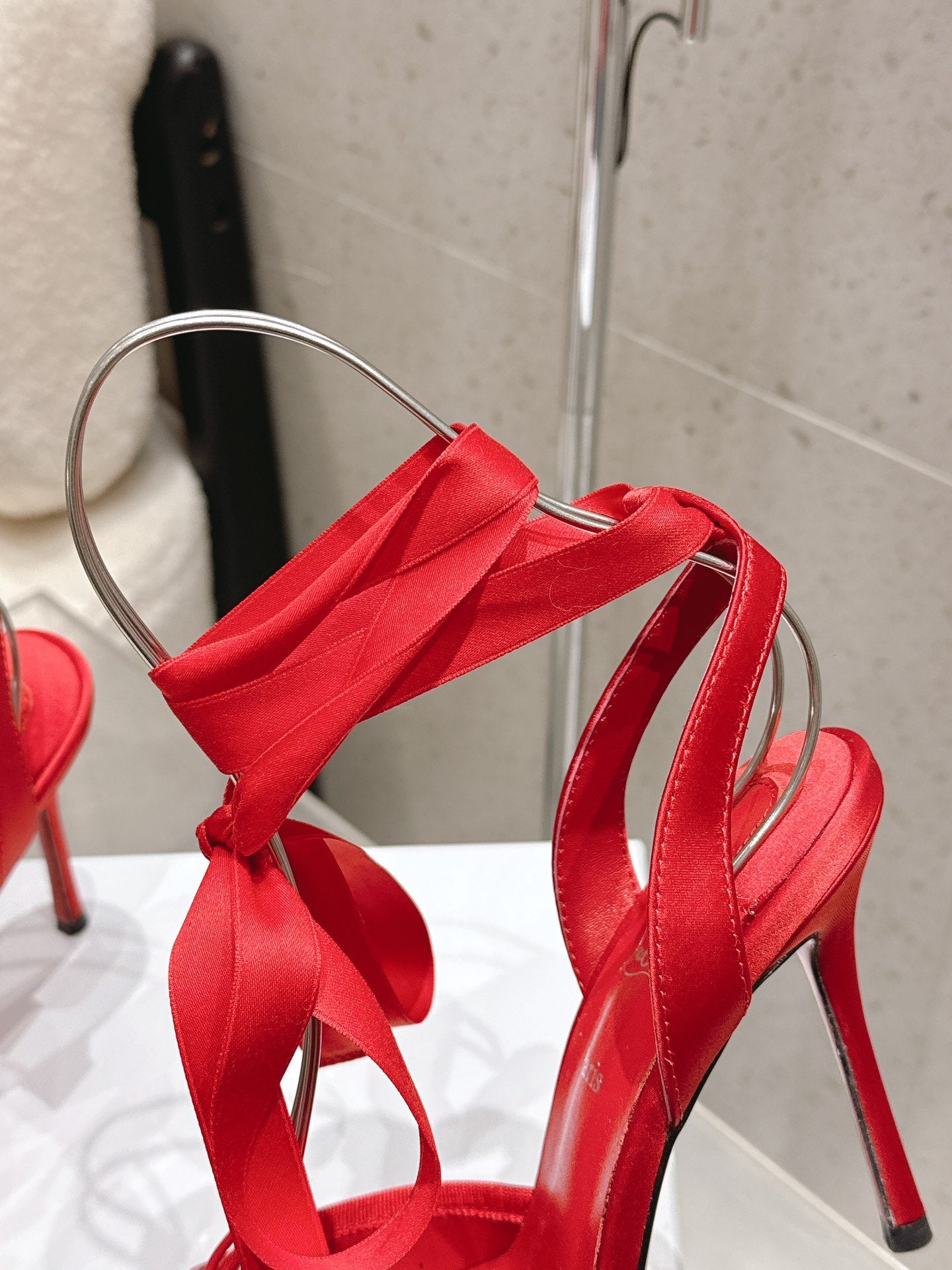 CL Cassia Lace Up Pumps 10.5 Red Satin 610816