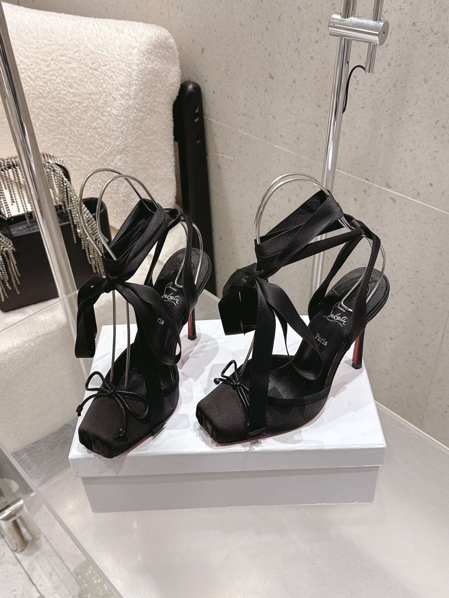 CL Cassia Lace Up Pumps 10.5 Black Satin 610818