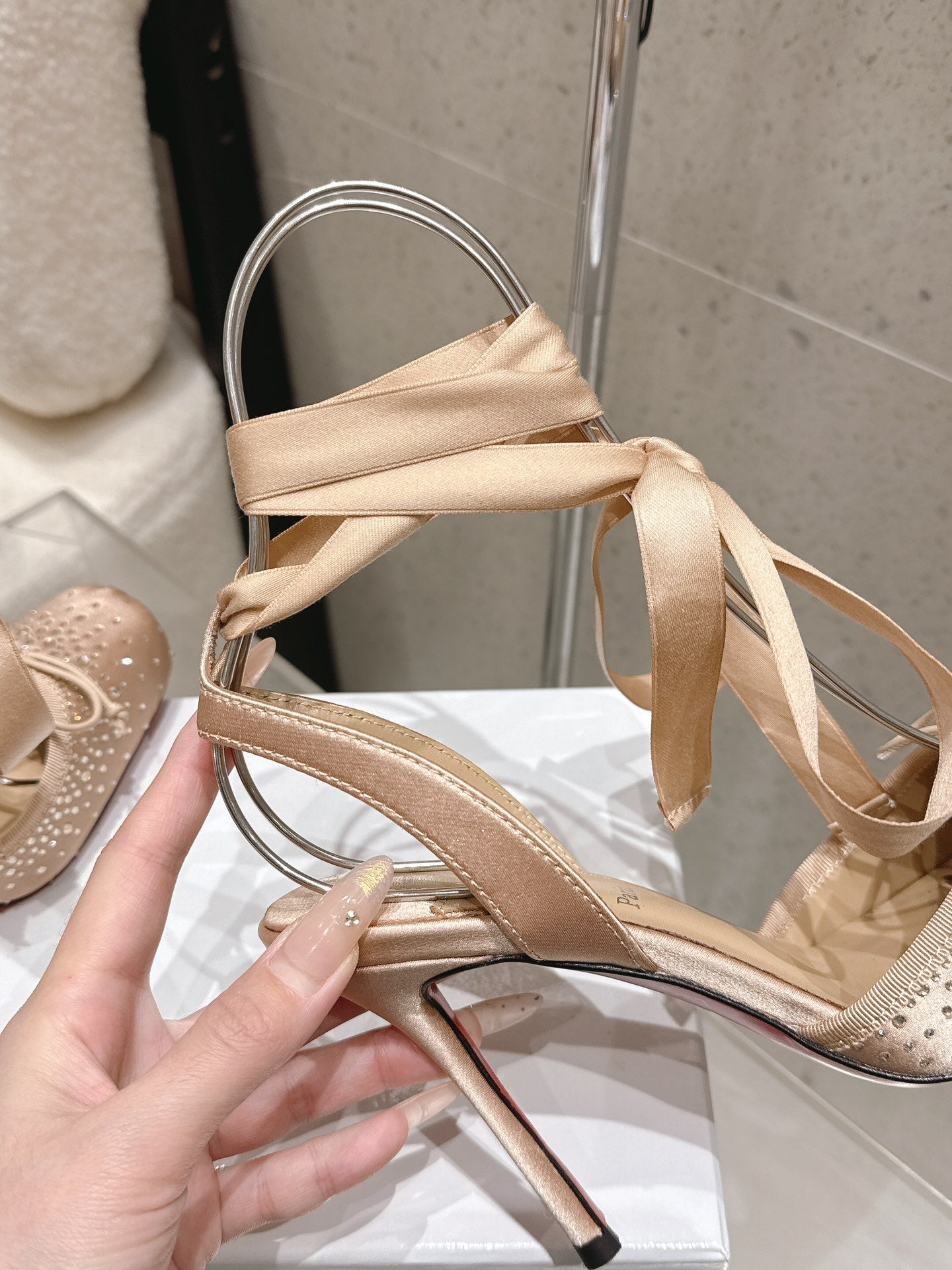 CL Cassia Lace Up Pumps Diamond-Embellished 10.5 Beige Satin 610821