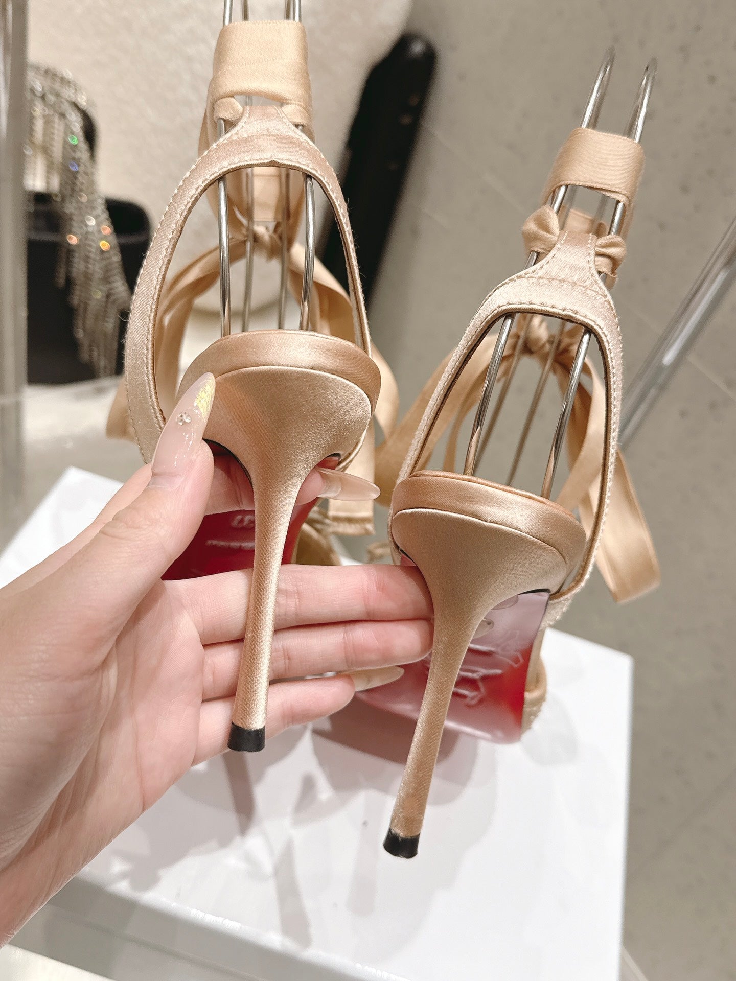 CL Cassia Lace Up Pumps Diamond-Embellished 10.5 Beige Satin 610821