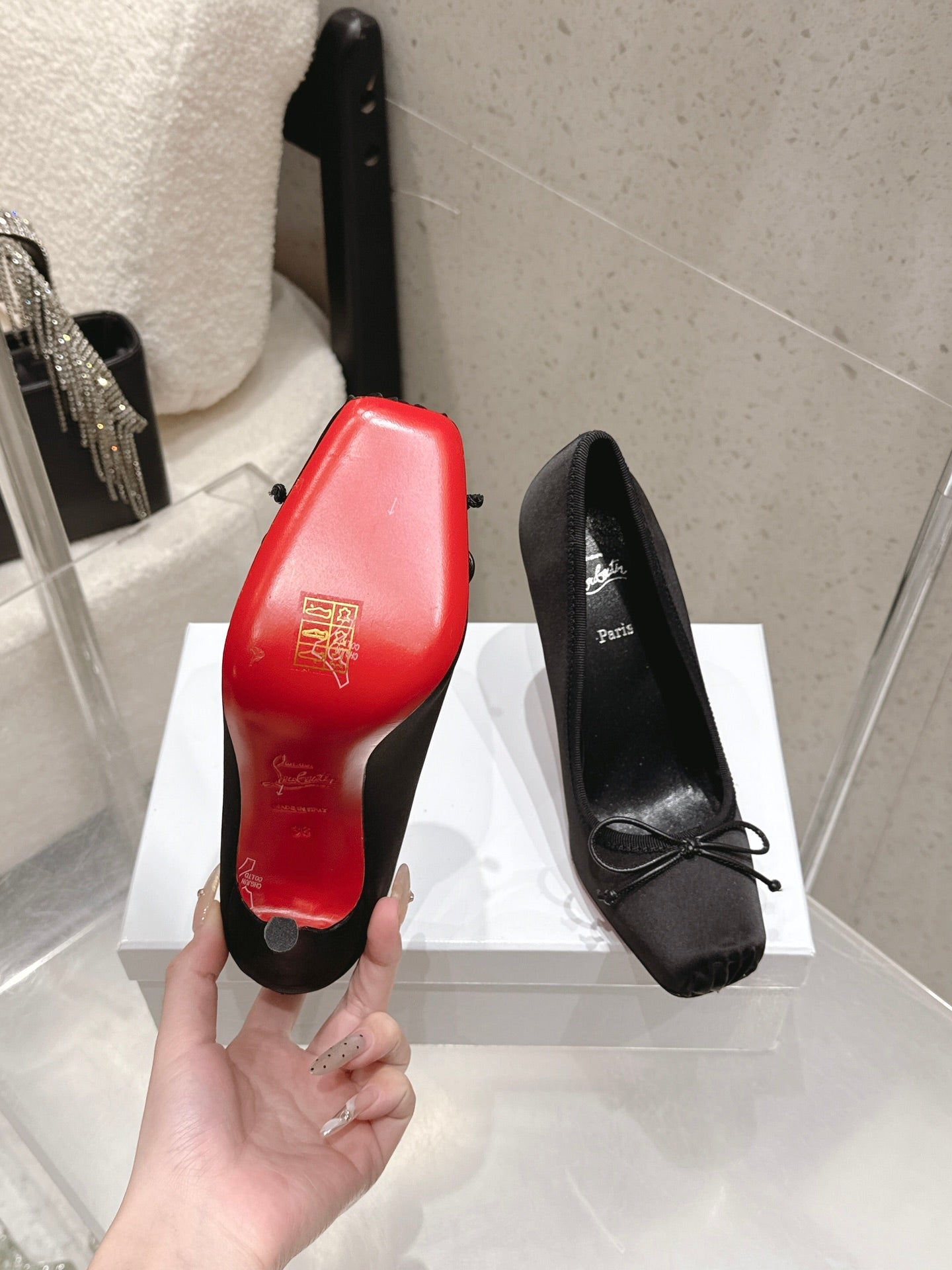 CL Cassia Nodo Pumps 10.5 Black Satin 610825