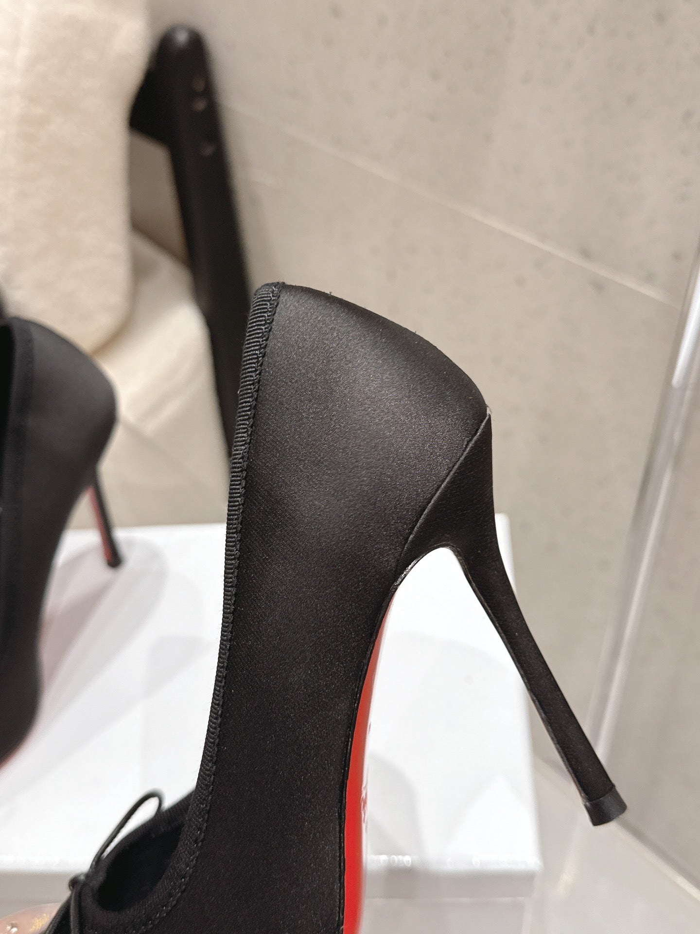 CL Cassia Nodo Pumps 10.5 Black Satin 610825