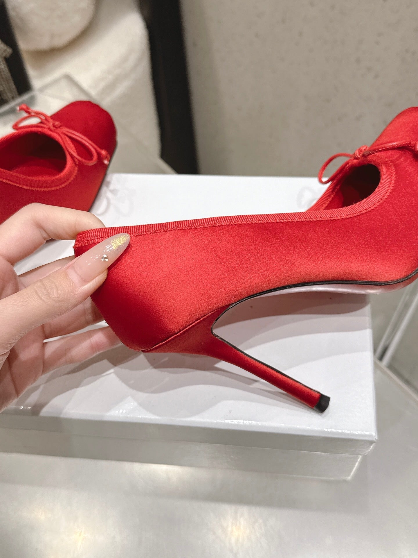 CL Cassia Nodo Pumps 10.5 Red Satin 610825