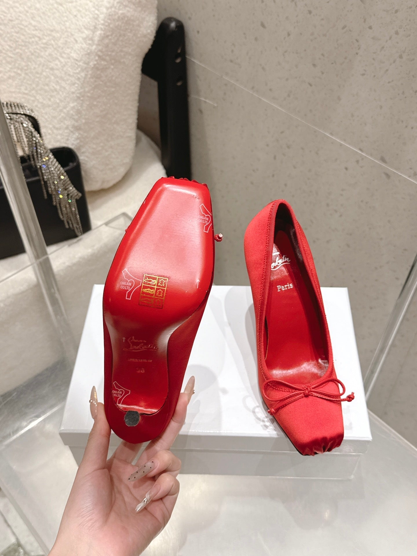 CL Cassia Nodo Pumps 10.5 Red Satin 610825