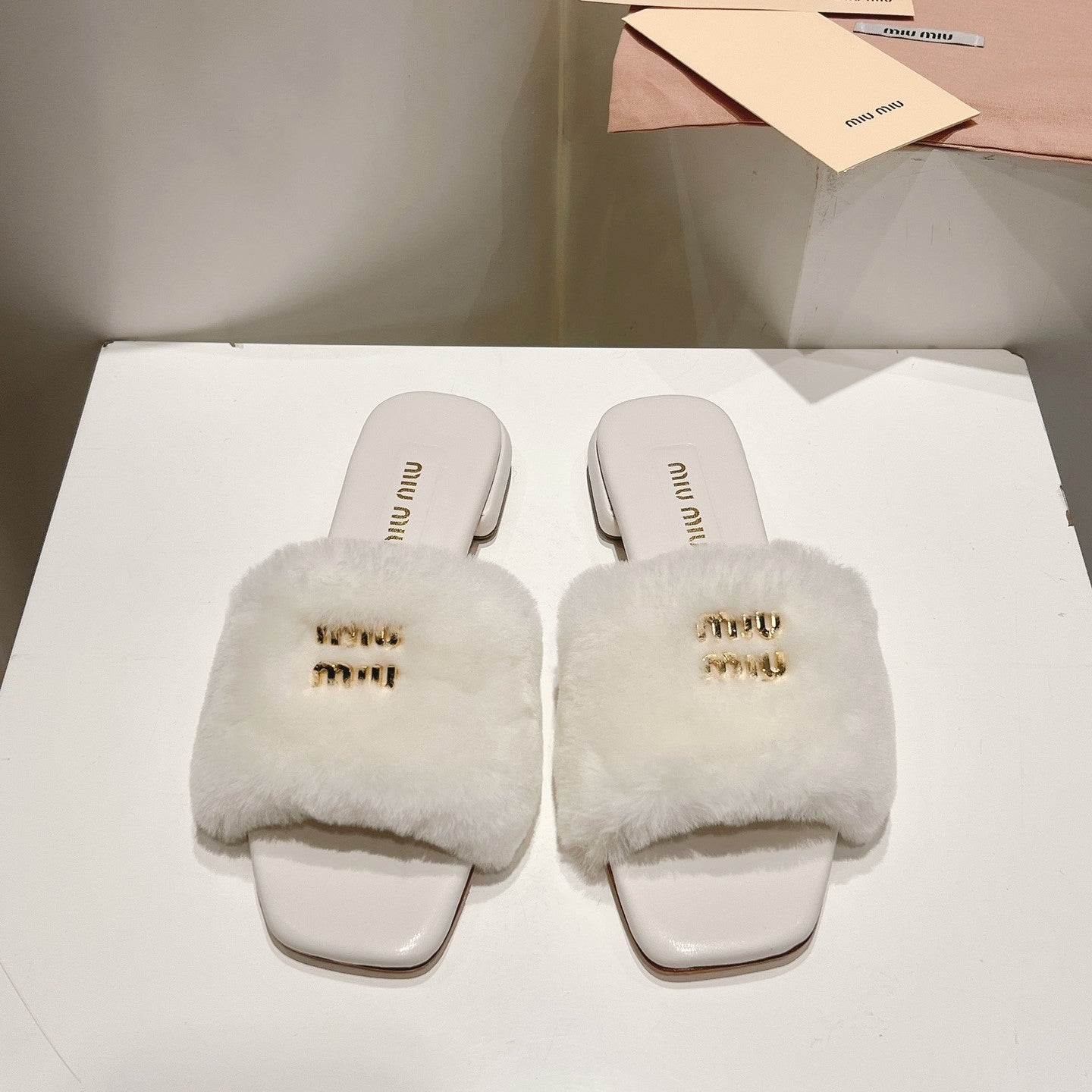 Miu Slides White Leather Fur 739560