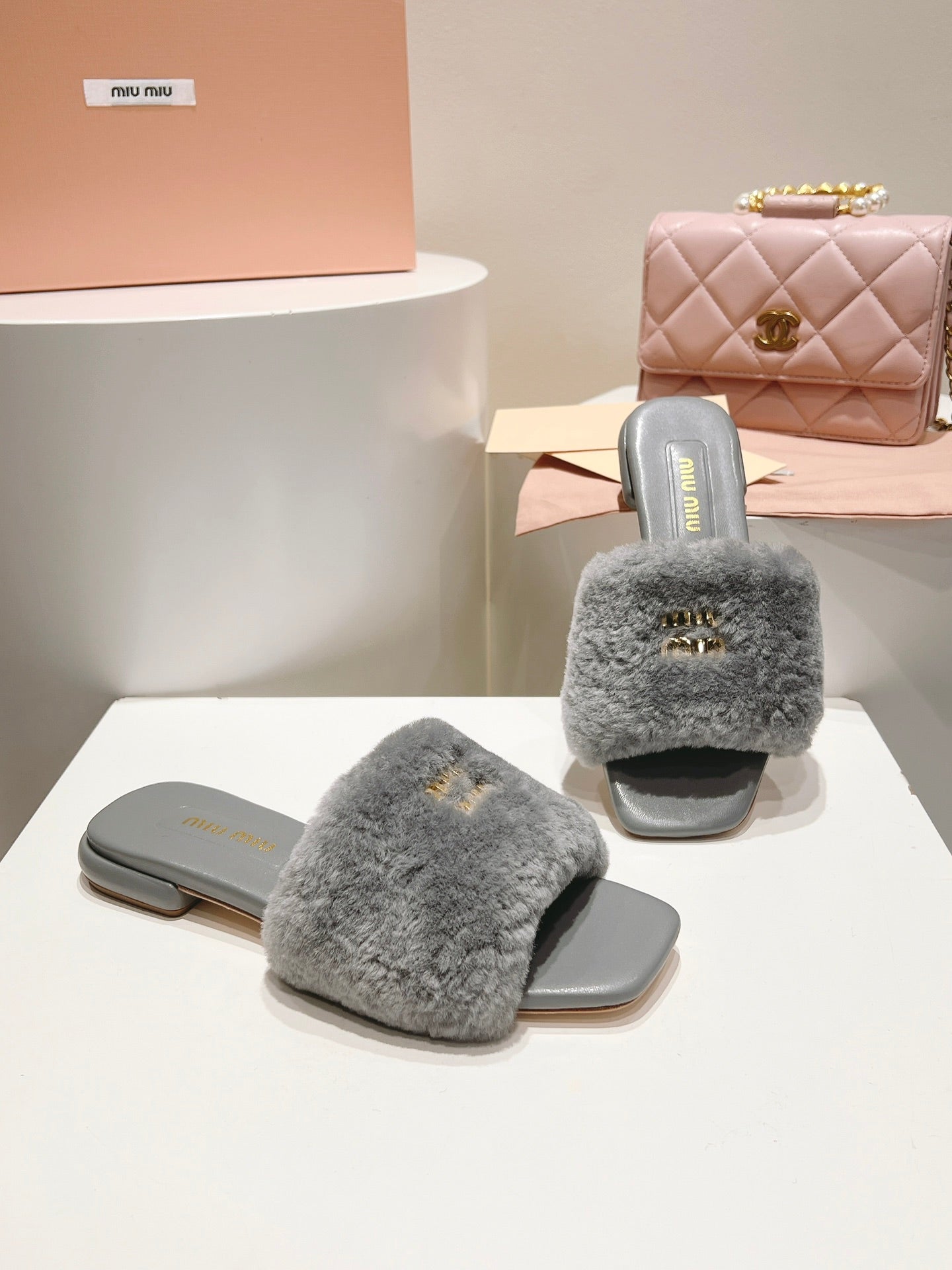 Miu Slides Light Grey Leather Fur 739561