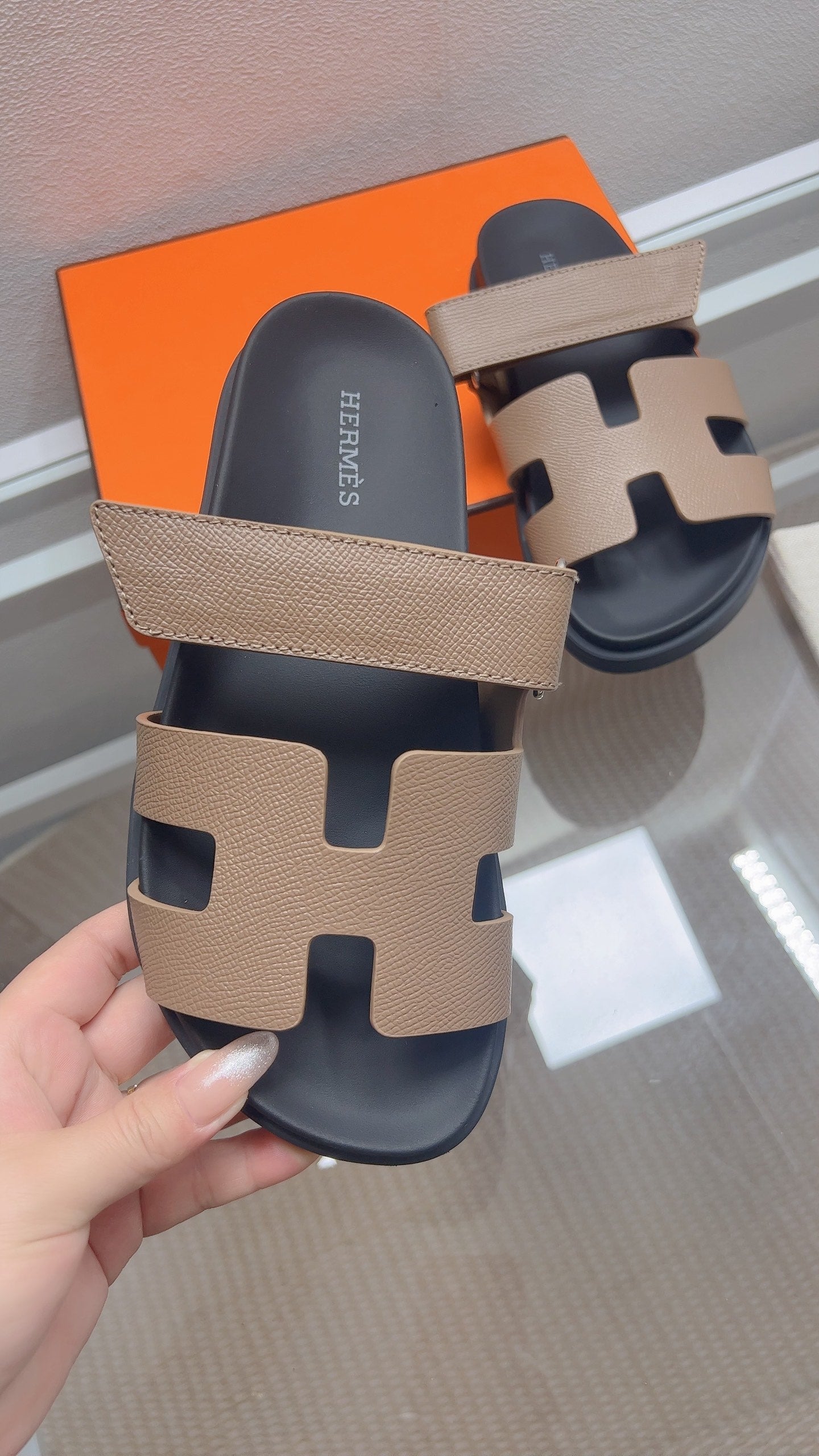 HM Chypre Sandal Taupe Espom Leather 827509