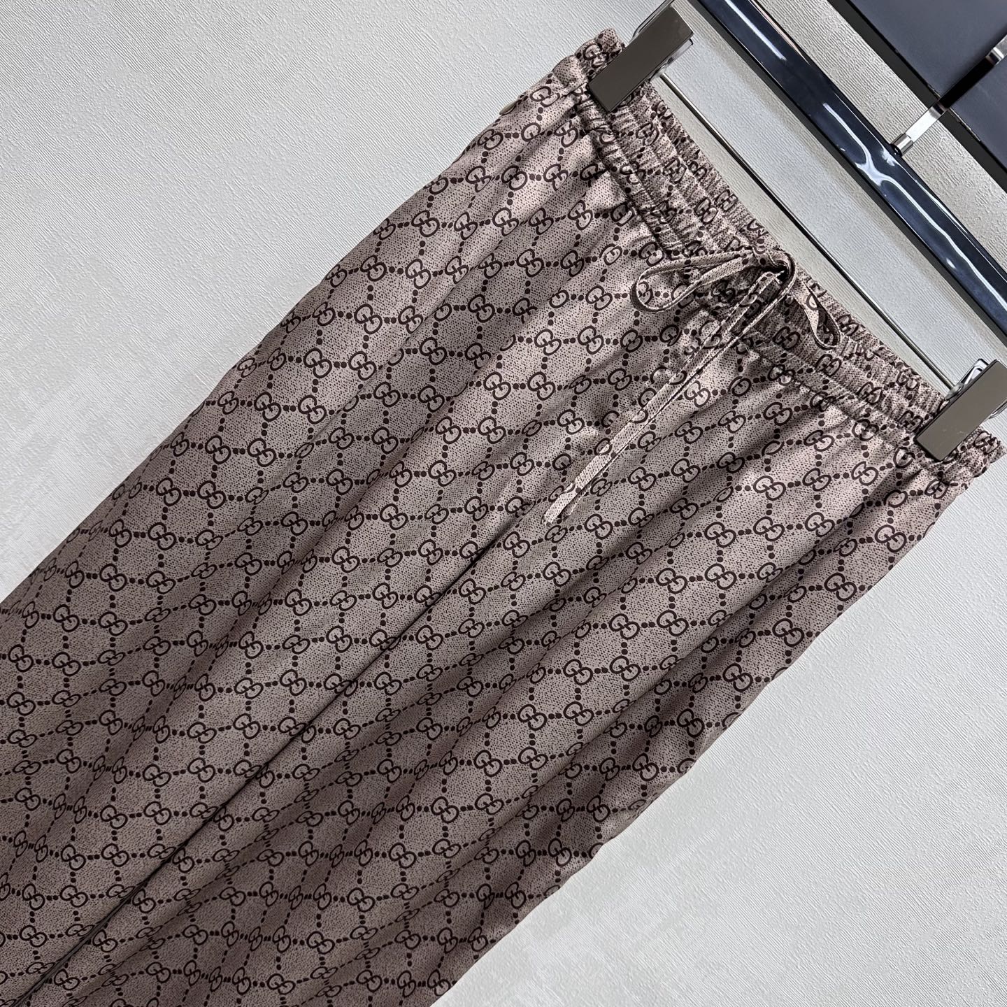 GG 26s Crêpe De Straight-Leg Trousers Beige Dark Brown Silk 407375