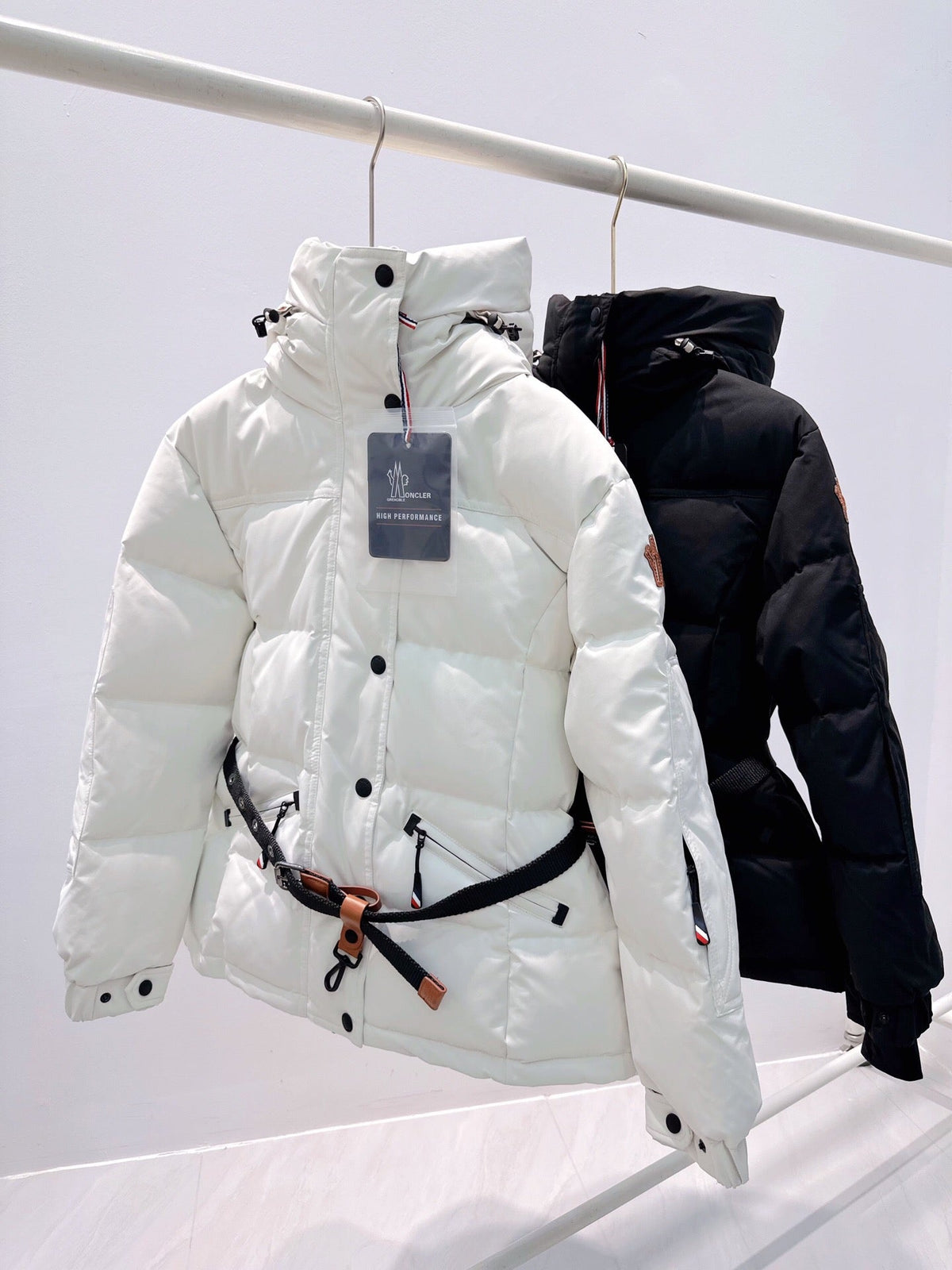 Moncler 26s Jacket Tolima Short Down Jacket Porcelain Nylon 429923