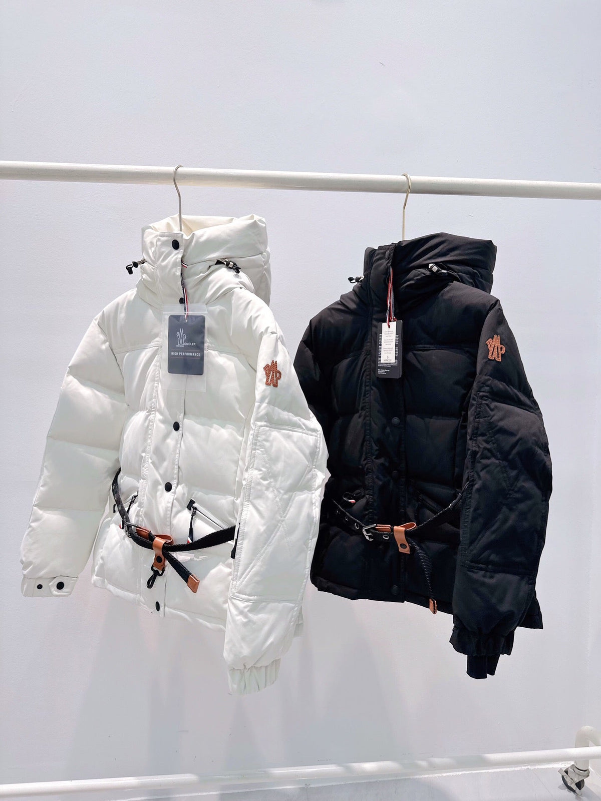 Moncler 26s Jacket Tolima Short Down Jacket Porcelain Nylon 429923