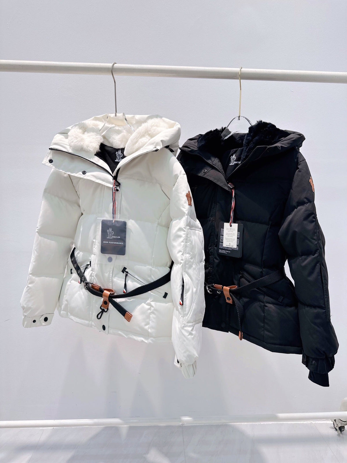 Moncler 26s Jacket Tolima Short Down Jacket Porcelain Nylon 429923