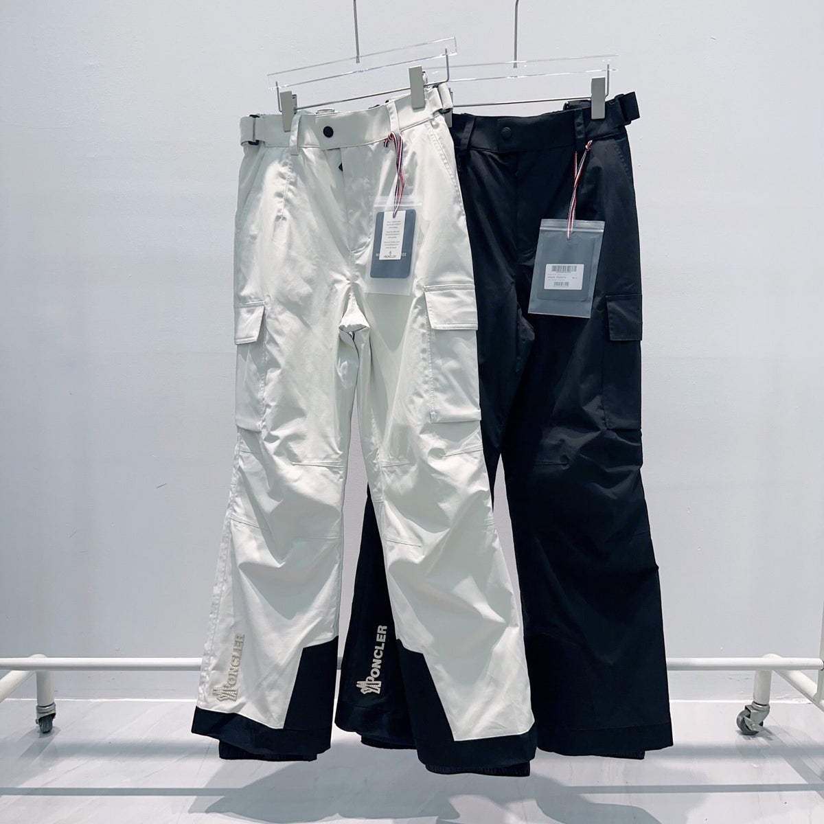Moncler 26s Pants Cargo Ski Pants Porcelain Nylon 428641