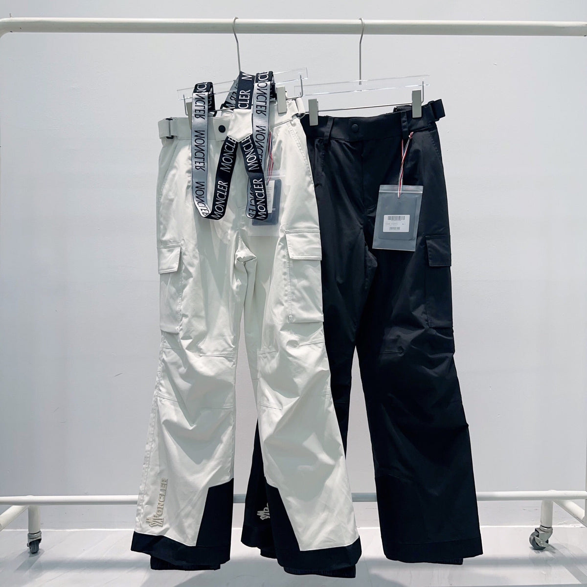Moncler 26s Pants Cargo Ski Pants Porcelain Nylon 428641