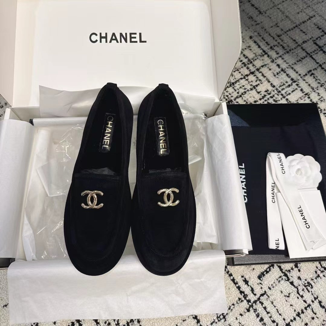 CC 26S Turnlock Loafers 1.5cm Black Suede Shearling 118142