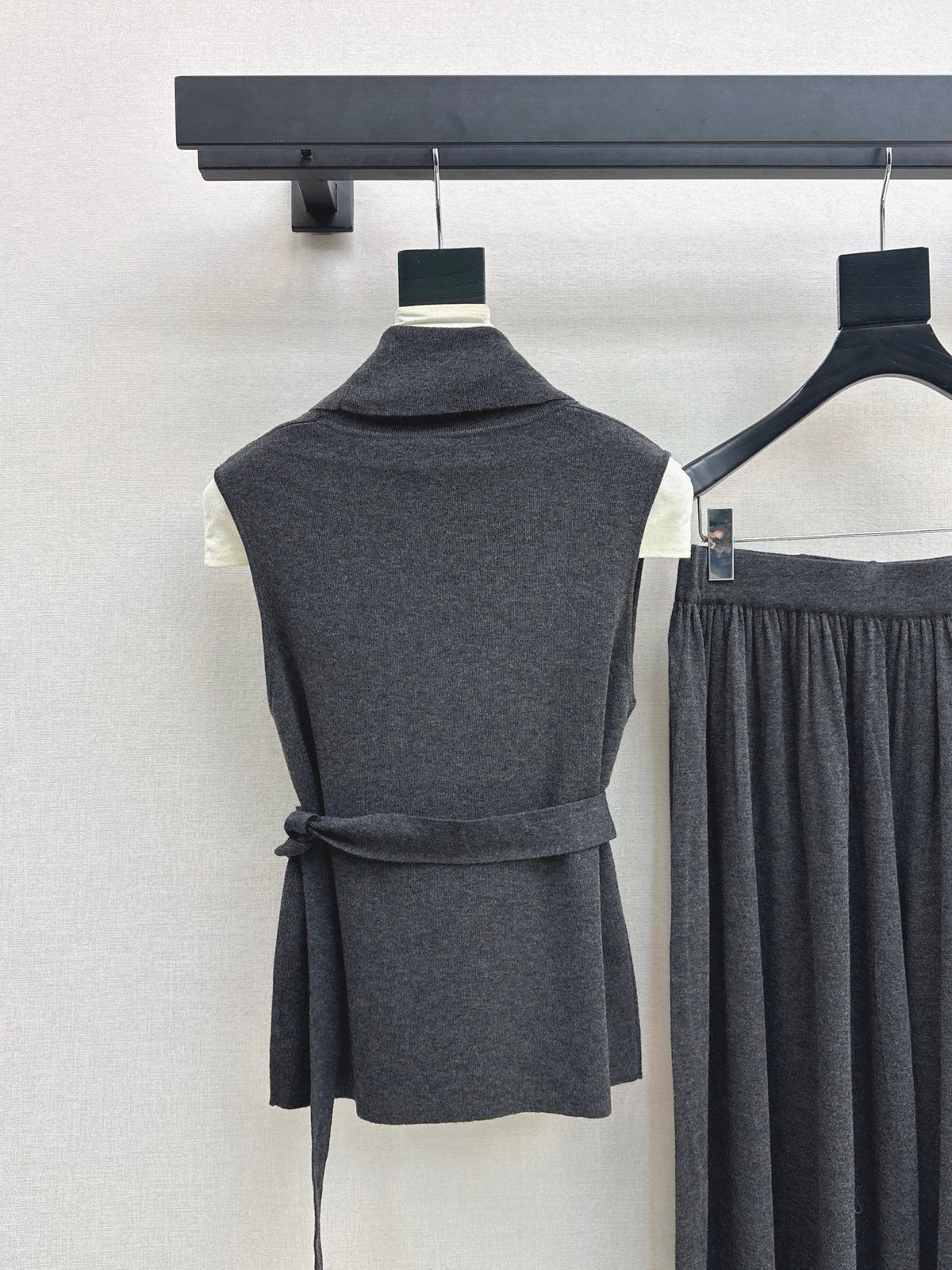 Hermes 26s Sleeveless Top And Straight-Leg Trousers Set 754