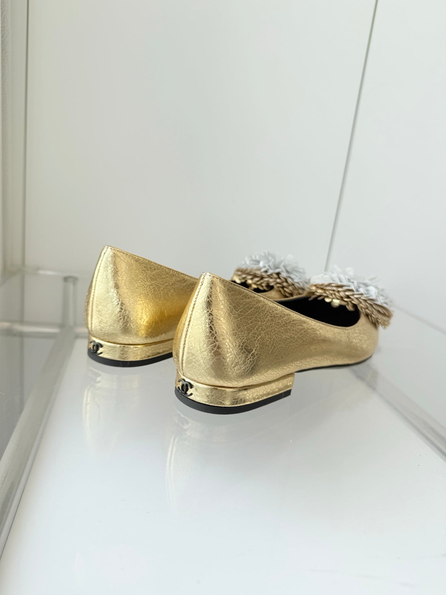 CC 26s Ballet Flat 1.5cm Camellia Flower Gold Sheepskin 597411