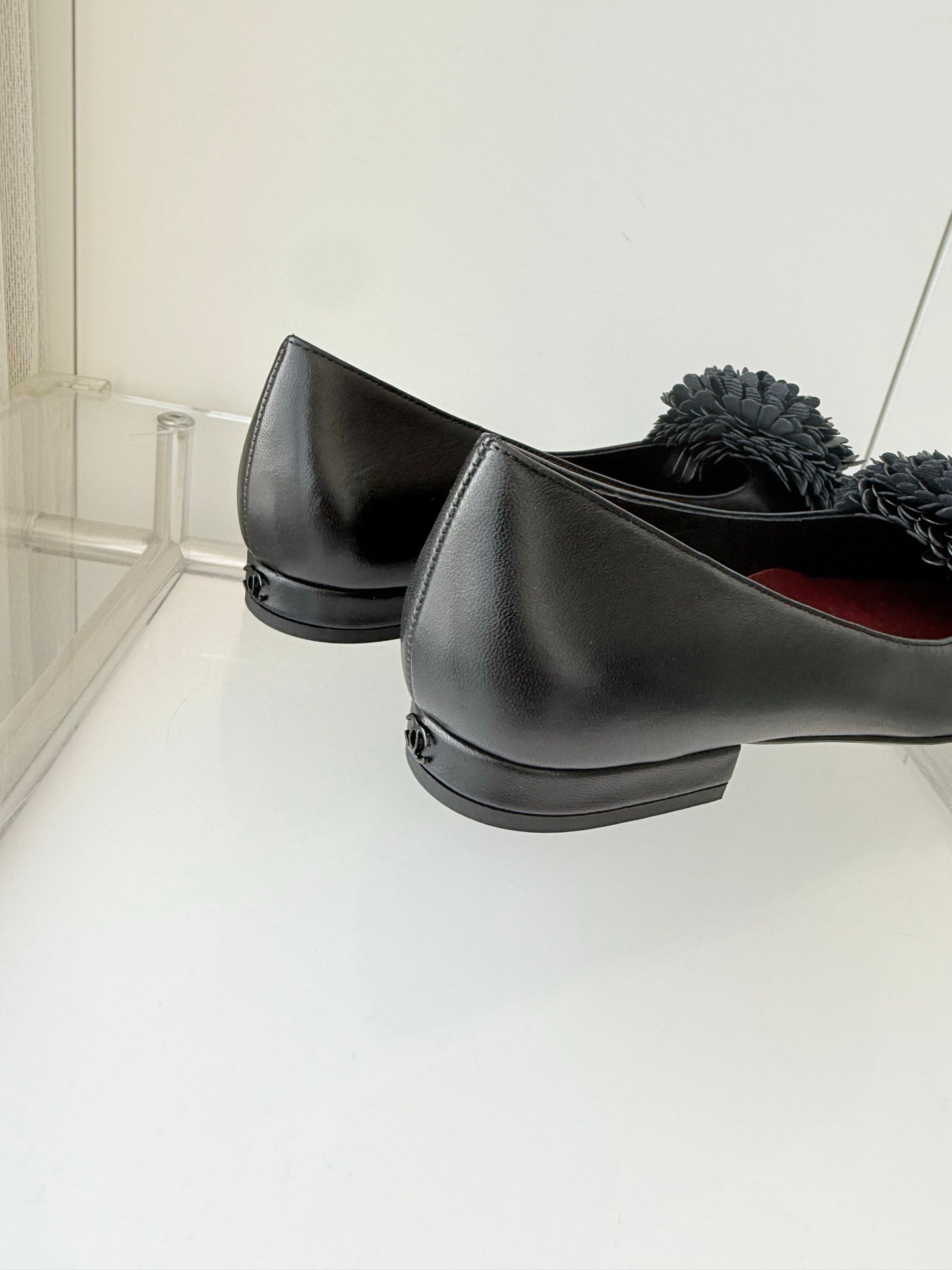 CC 26s Ballet Flat 1.5cm Camellia Flower Black Sheepskin 597413