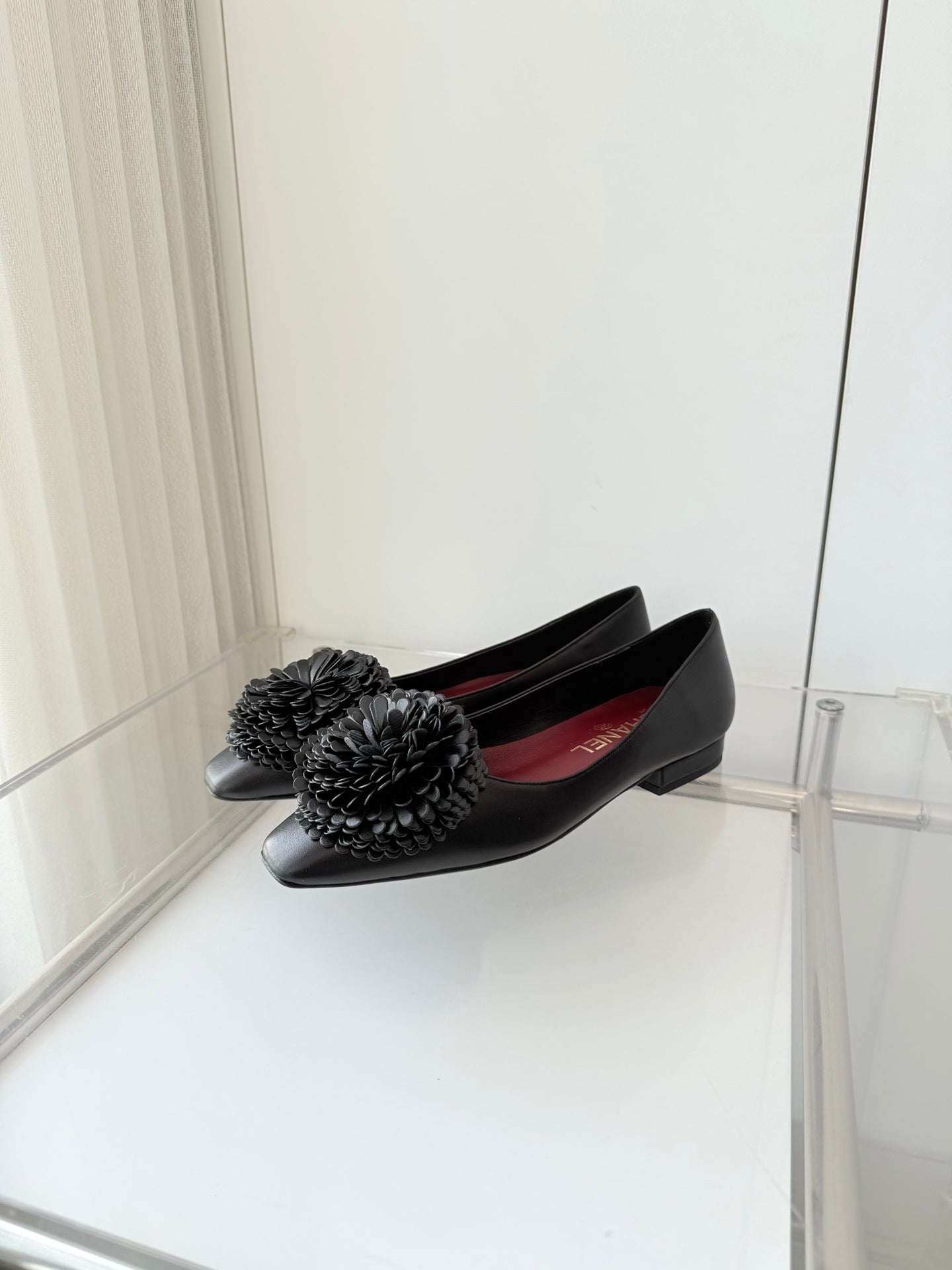 CC 26s Ballet Flat 1.5cm Camellia Flower Black Sheepskin 597413