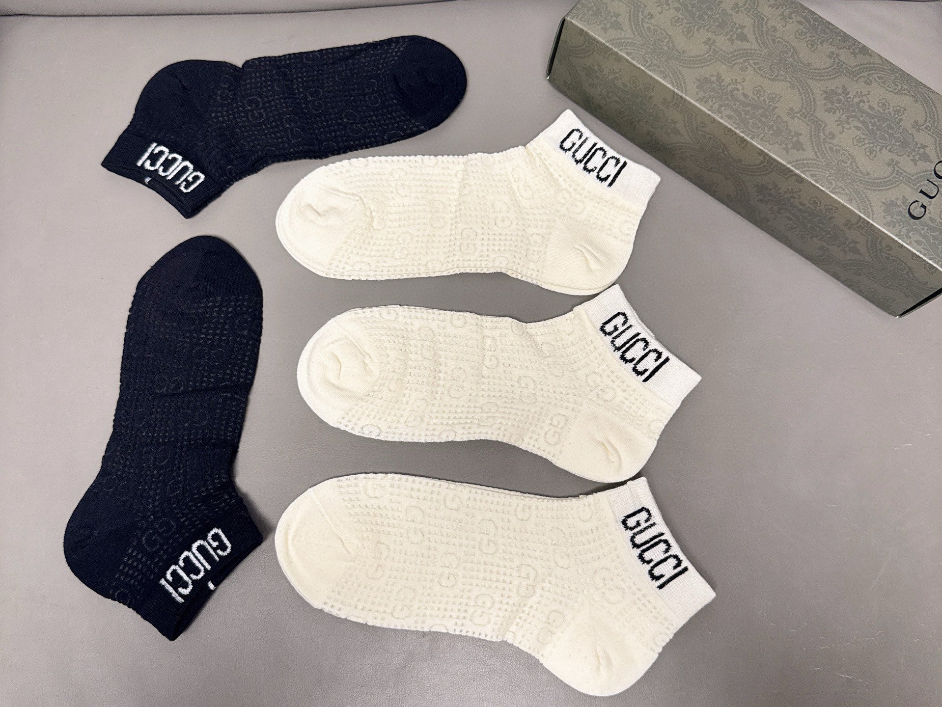 Classic Logo Socks 152376 (1 BOX)